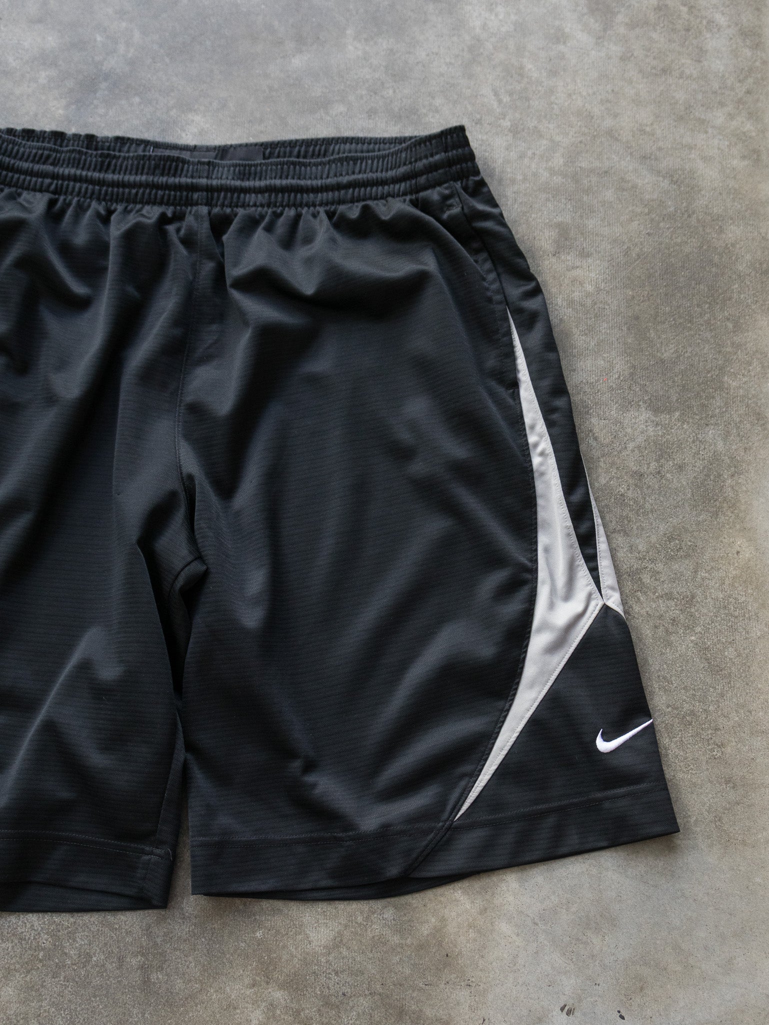 Vintage Black Nike Basketball Shorts (XL)