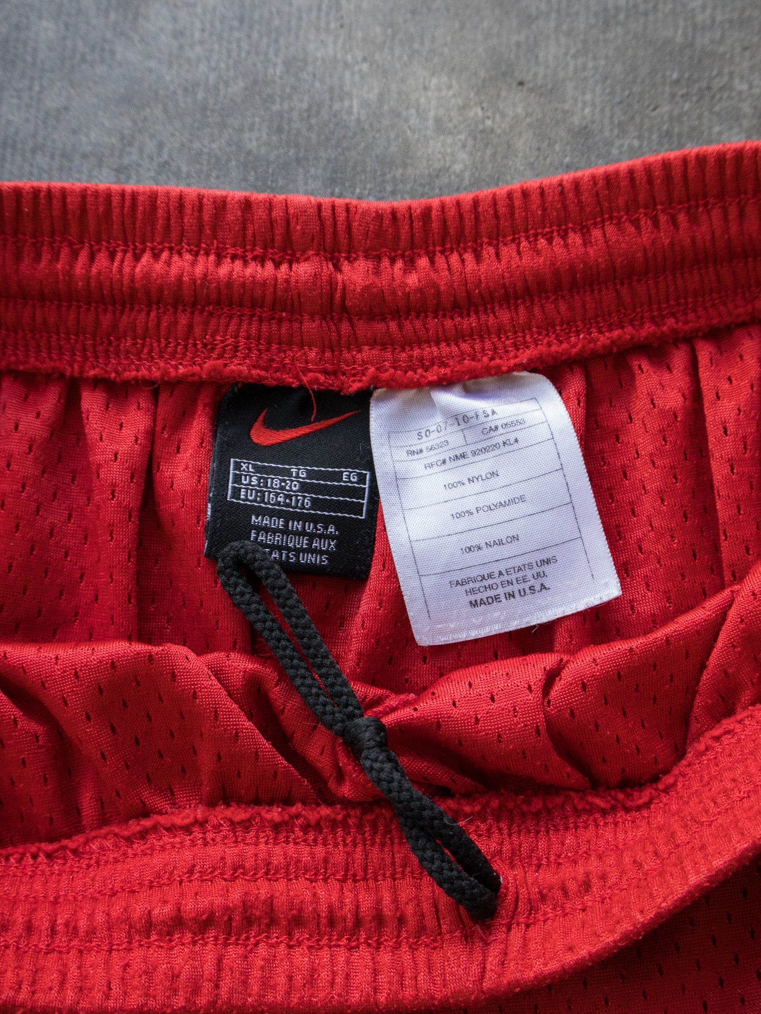 Vintage 90s Red Nike Mesh Shorts (18-20Y)