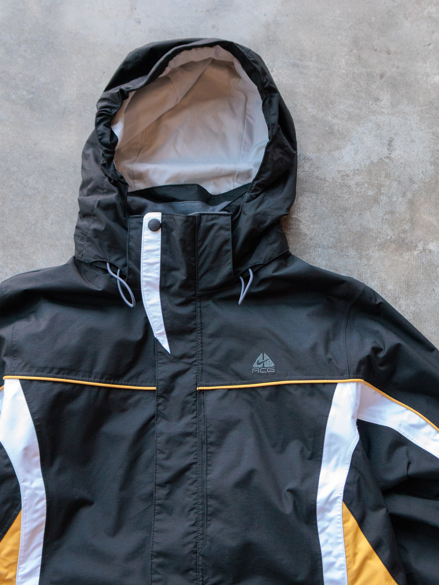 Vintage 00s Black & Yellow Nike ACG Jacket (Women's M)