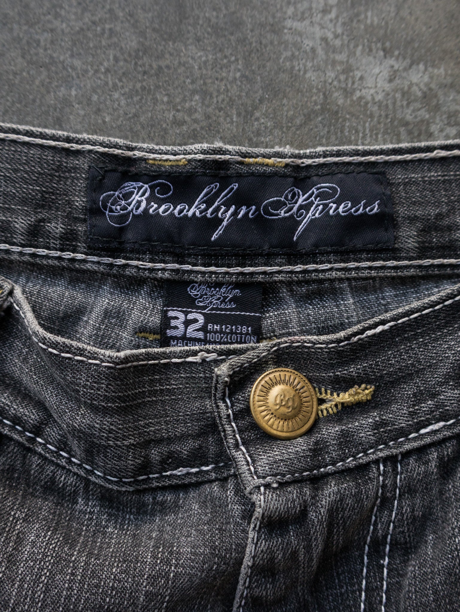 Vintage Black Brooklyn Xpress Denim Shorts (W32)
