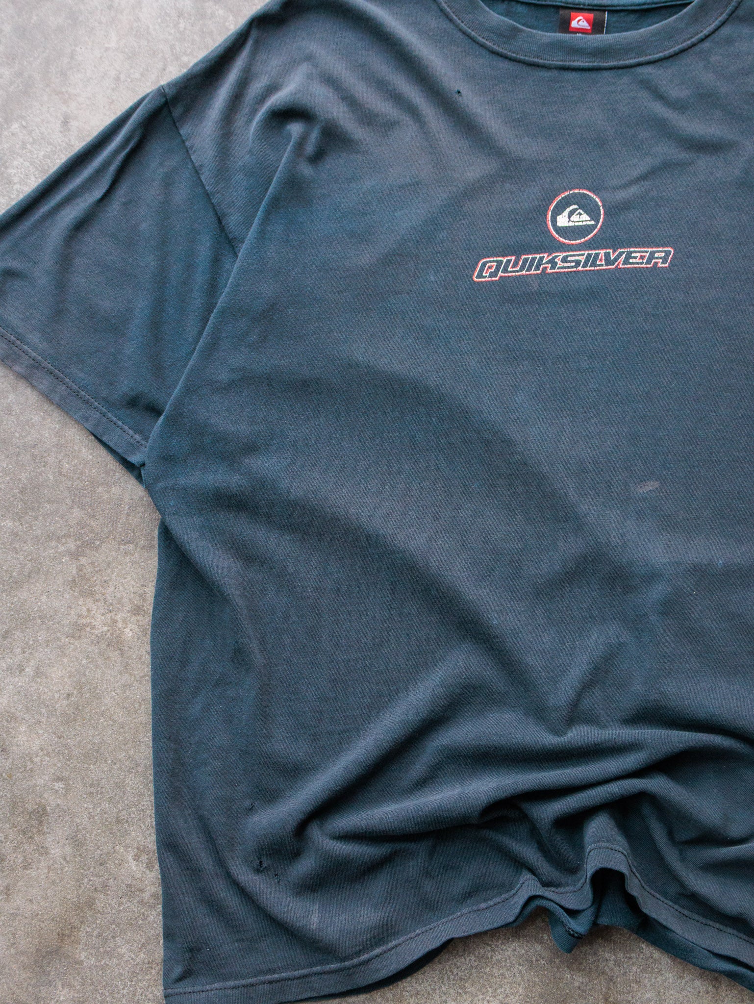 Vintage 00s Thrashed Faded Navy Quiksilver Spell Out Tee (XL)
