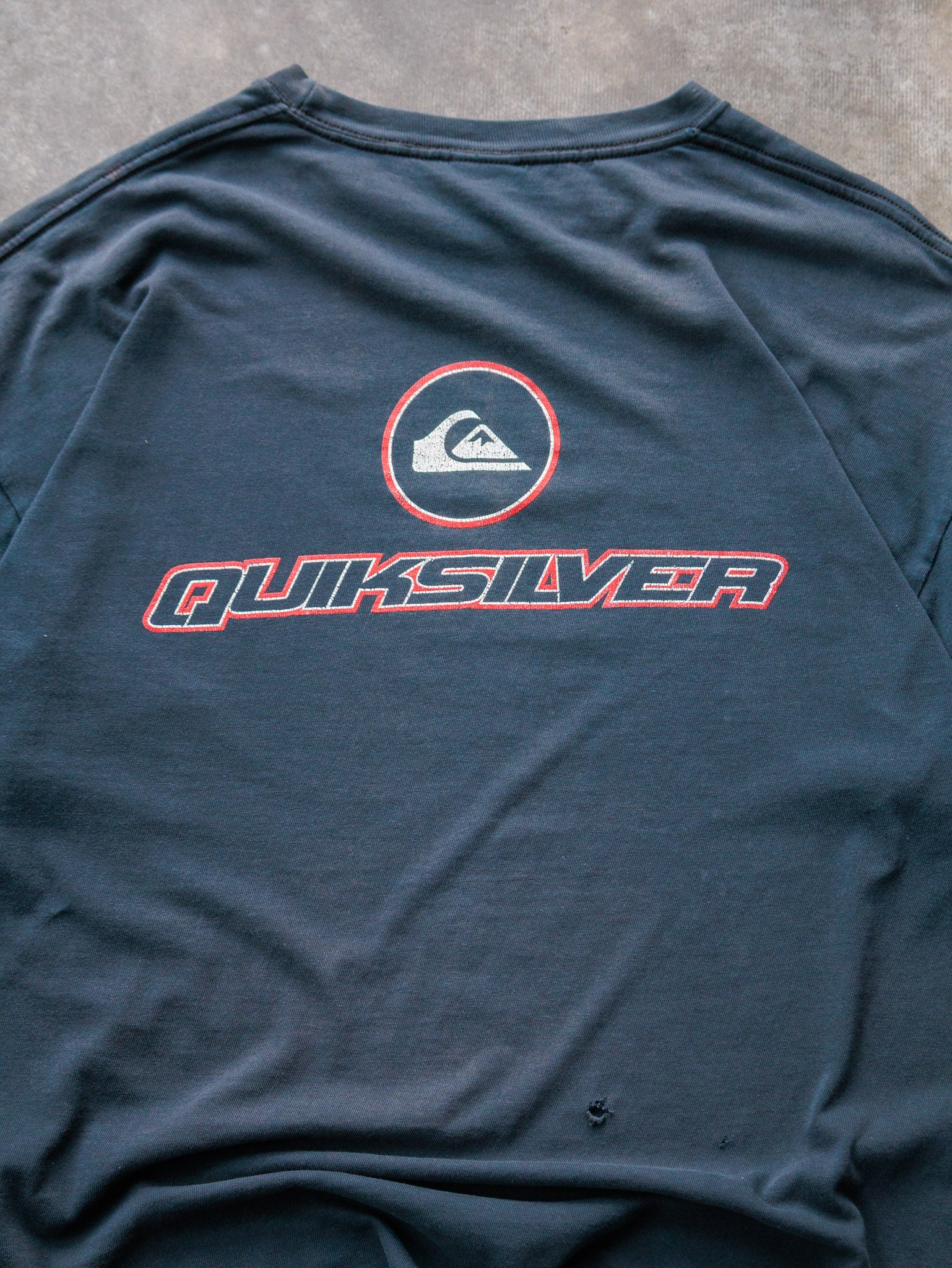 Vintage 00s Thrashed Faded Navy Quiksilver Spell Out Tee (XL)