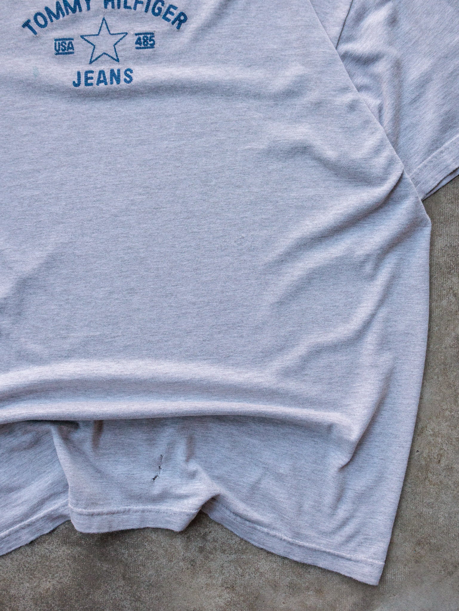 Vintage 90s Grey Tommy Hilfiger Tee (M)