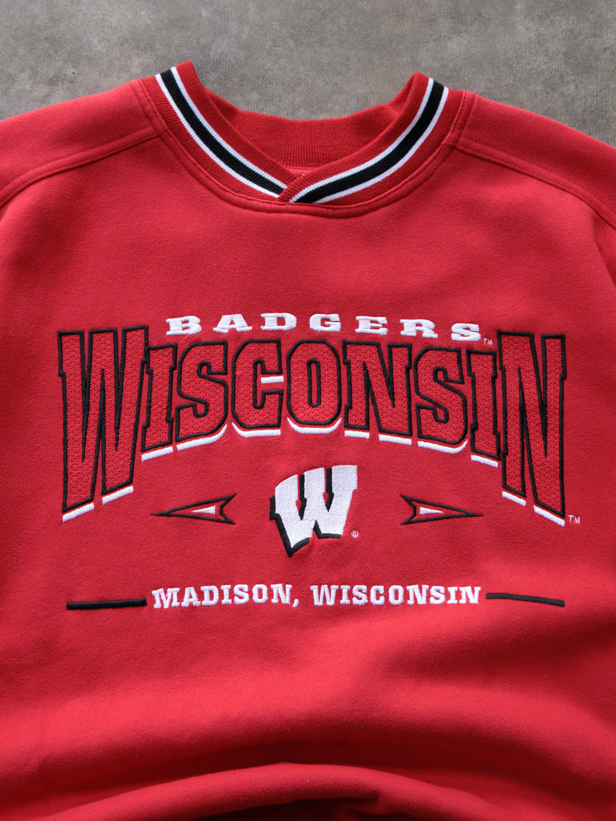 Vintage 90s Red Wisconsin Badgers Lee Sport Sweatshirt (-)