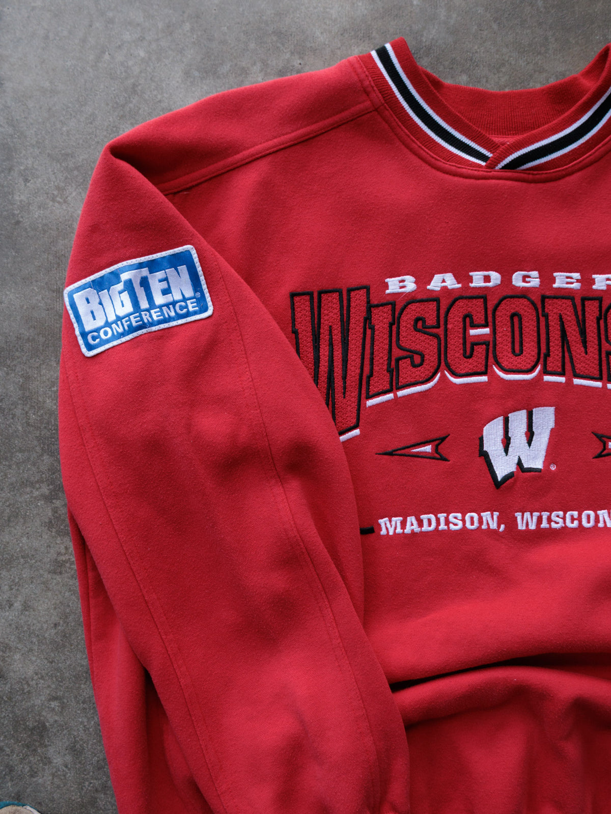 Vintage 90s Red Wisconsin Badgers Lee Sport Sweatshirt (-)