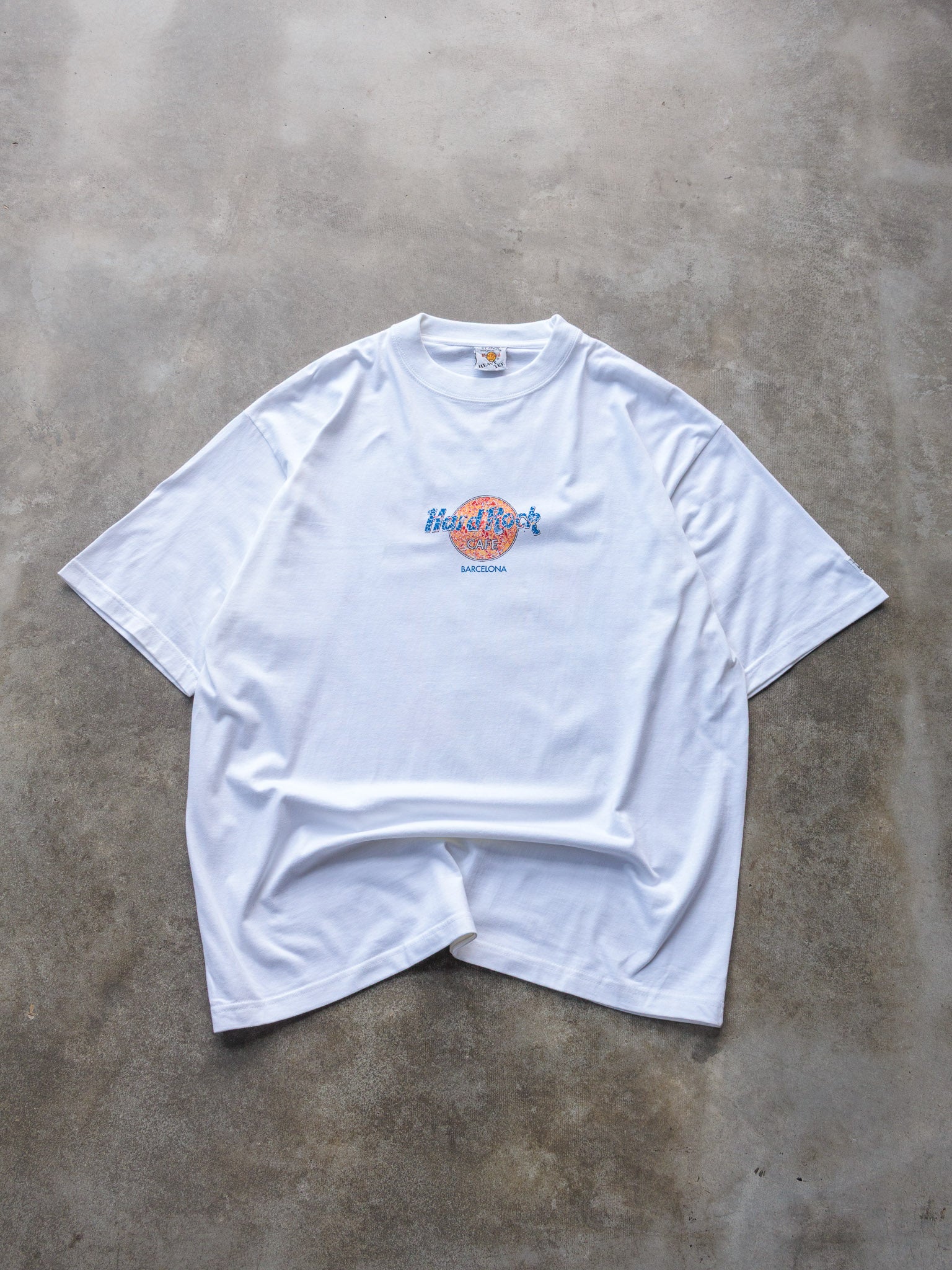 Vintage 90s White Hard Rock Cafe Barcelona Art Graphic Tee (XL)