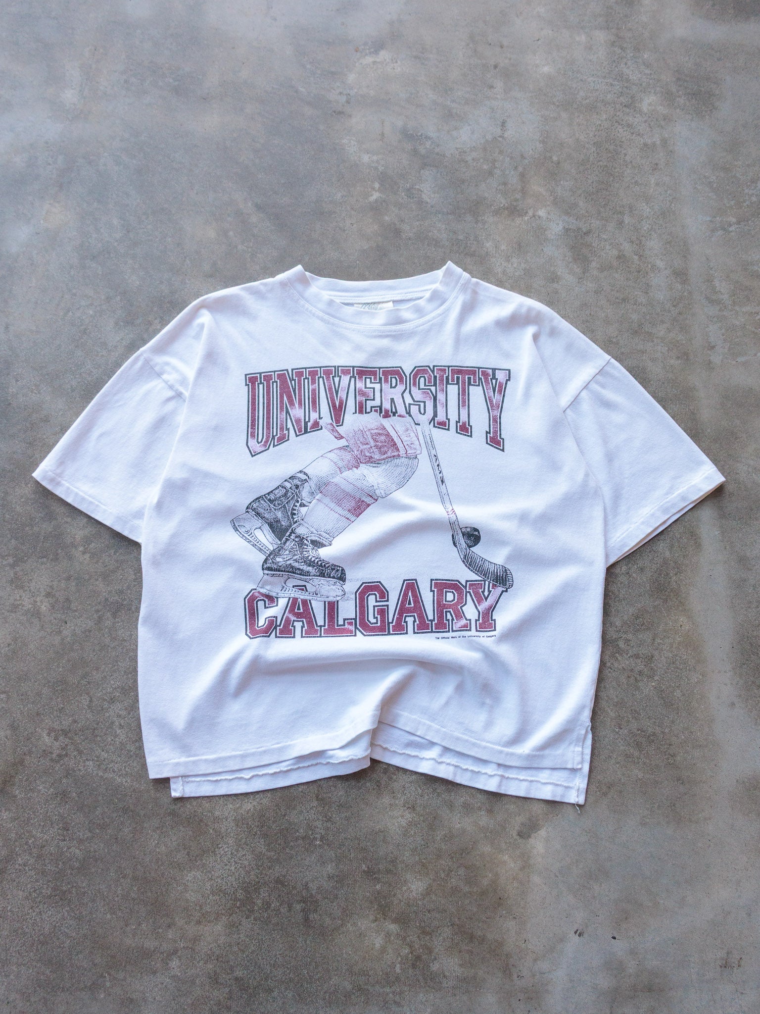 Vintage University of Calgary Hockey Graphic Tee (M)