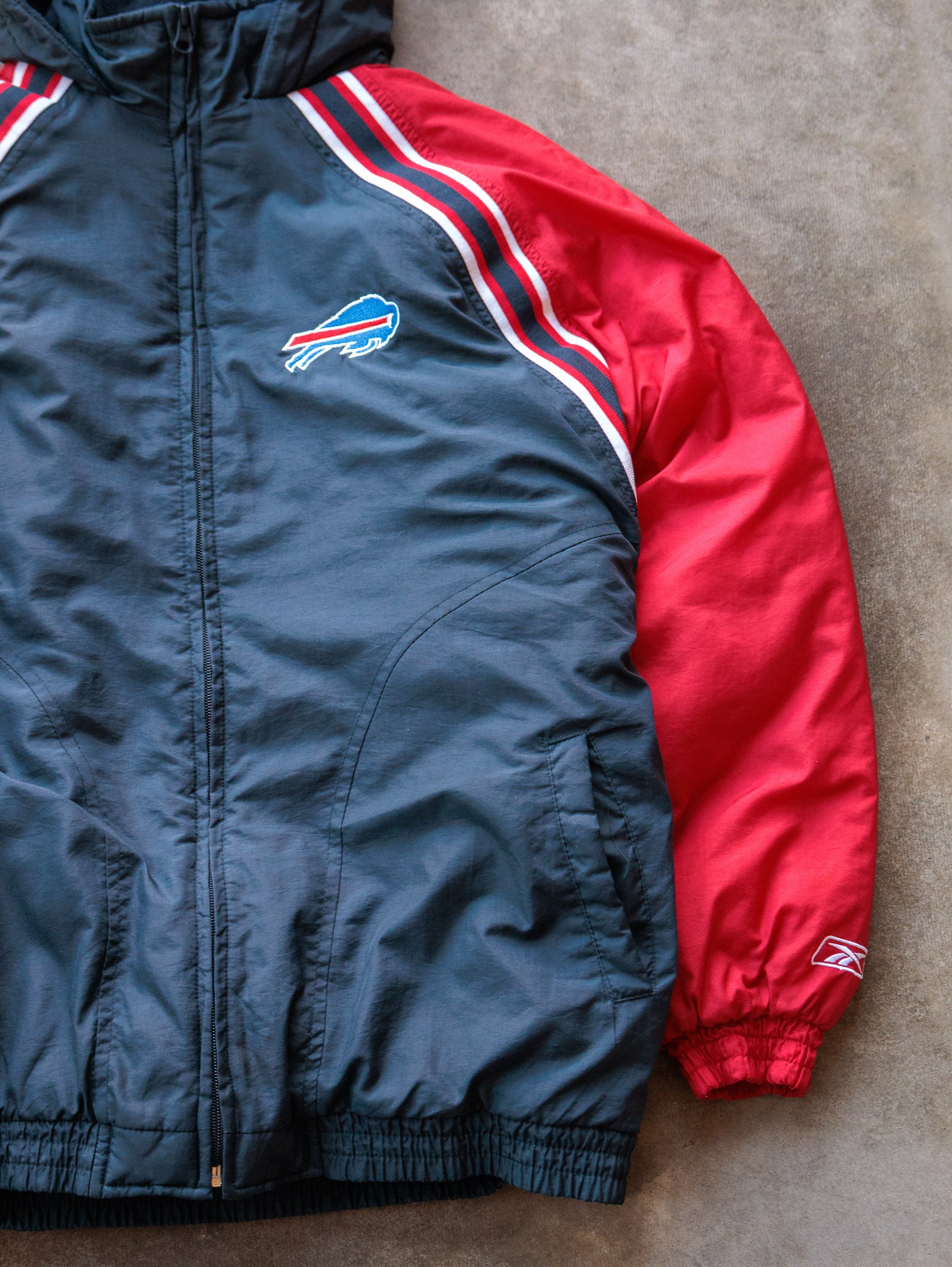 Vintage 00s Reebok Buffalo Bills Hooded Puffer Jacket (M)