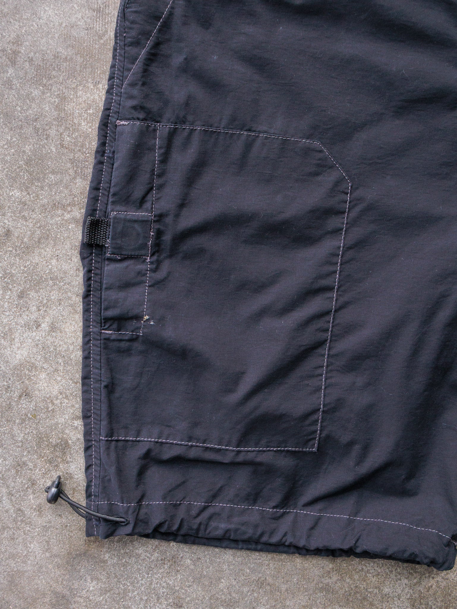 Vintage 00s Black Guess Cargo Shorts (M)