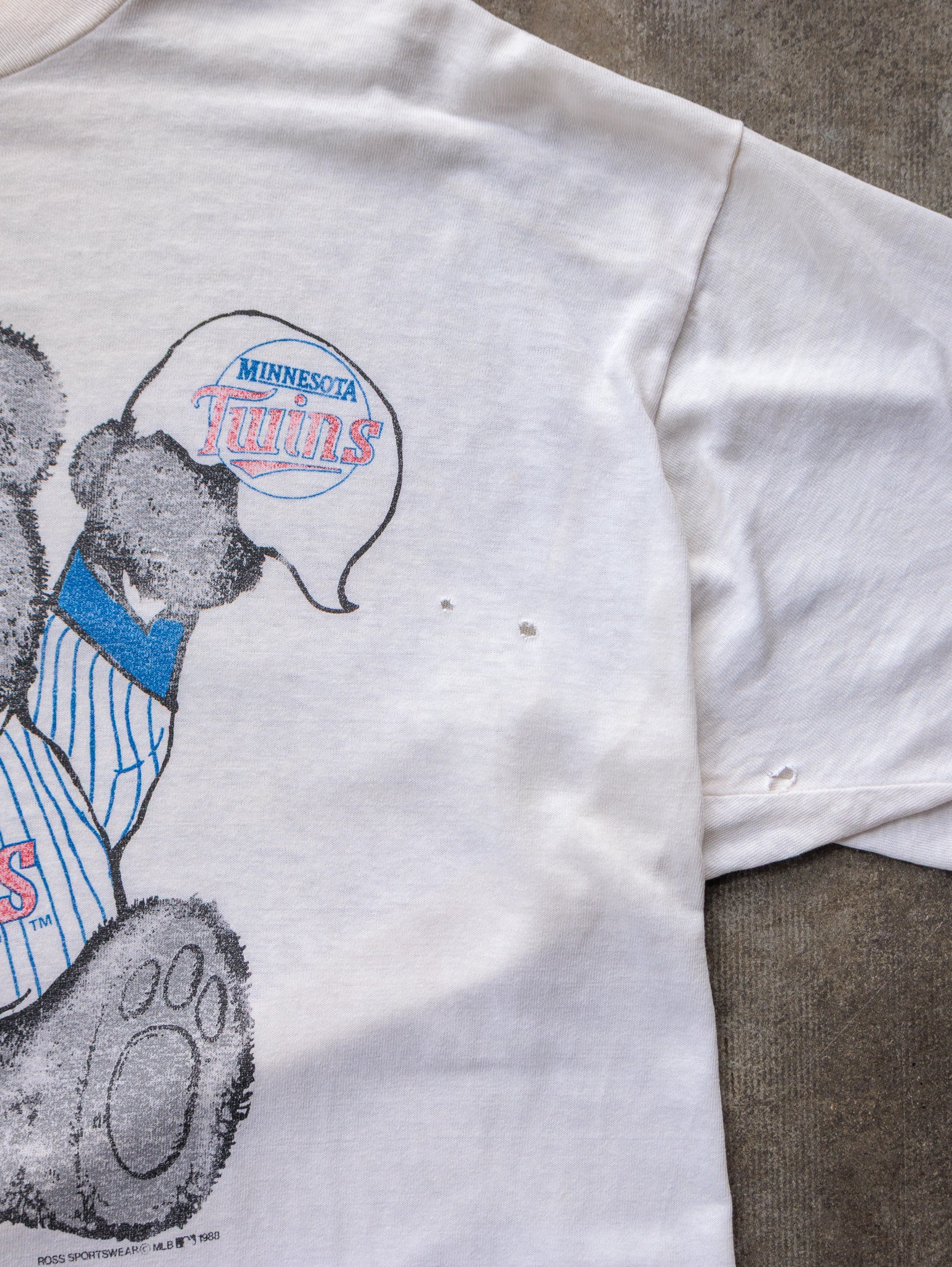 Vintage 1988 Thrashed Minnesota Twins Bear Tee (XL)