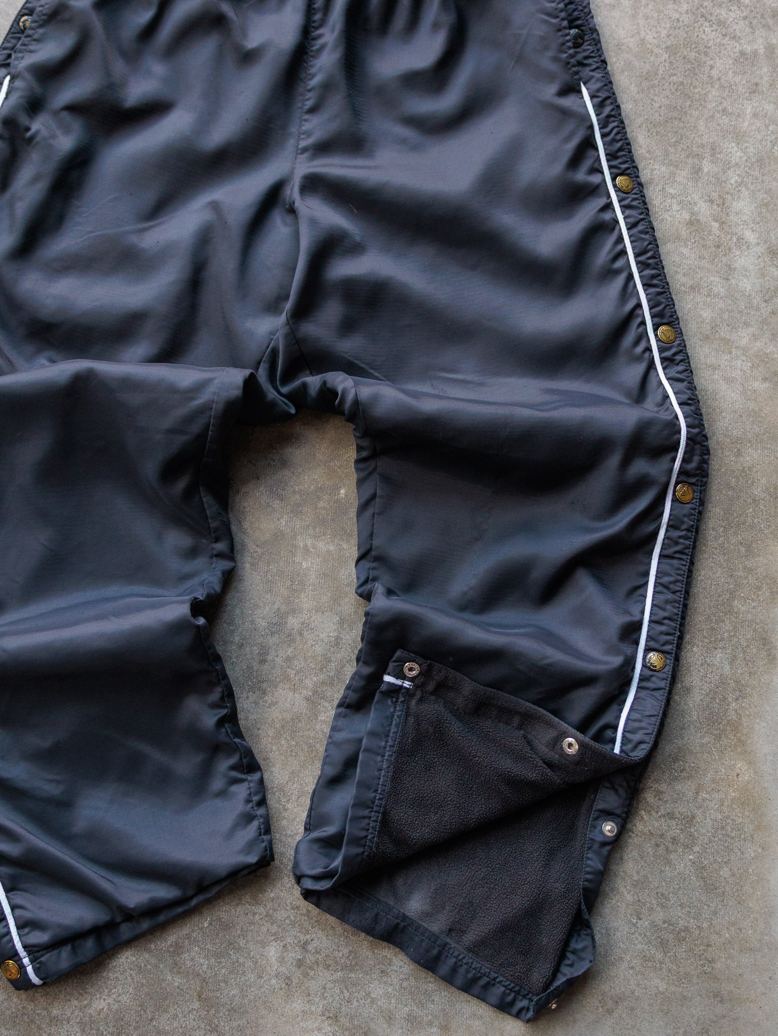 Vintage 90s Black Nike Fleece Lined Tearaway Pants (L)
