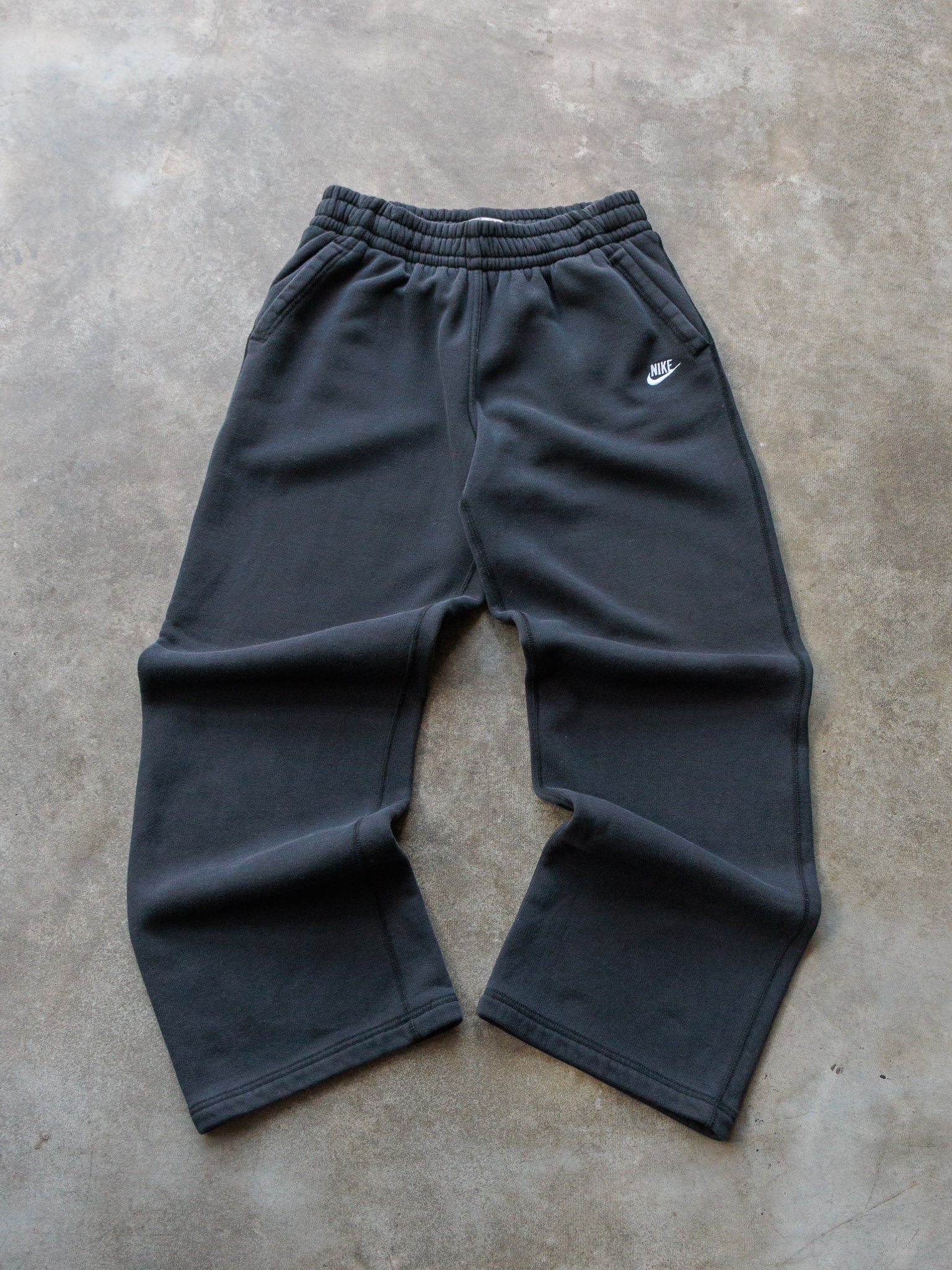 Vintage 00s Black Nike Sweatpants (18-20Y)