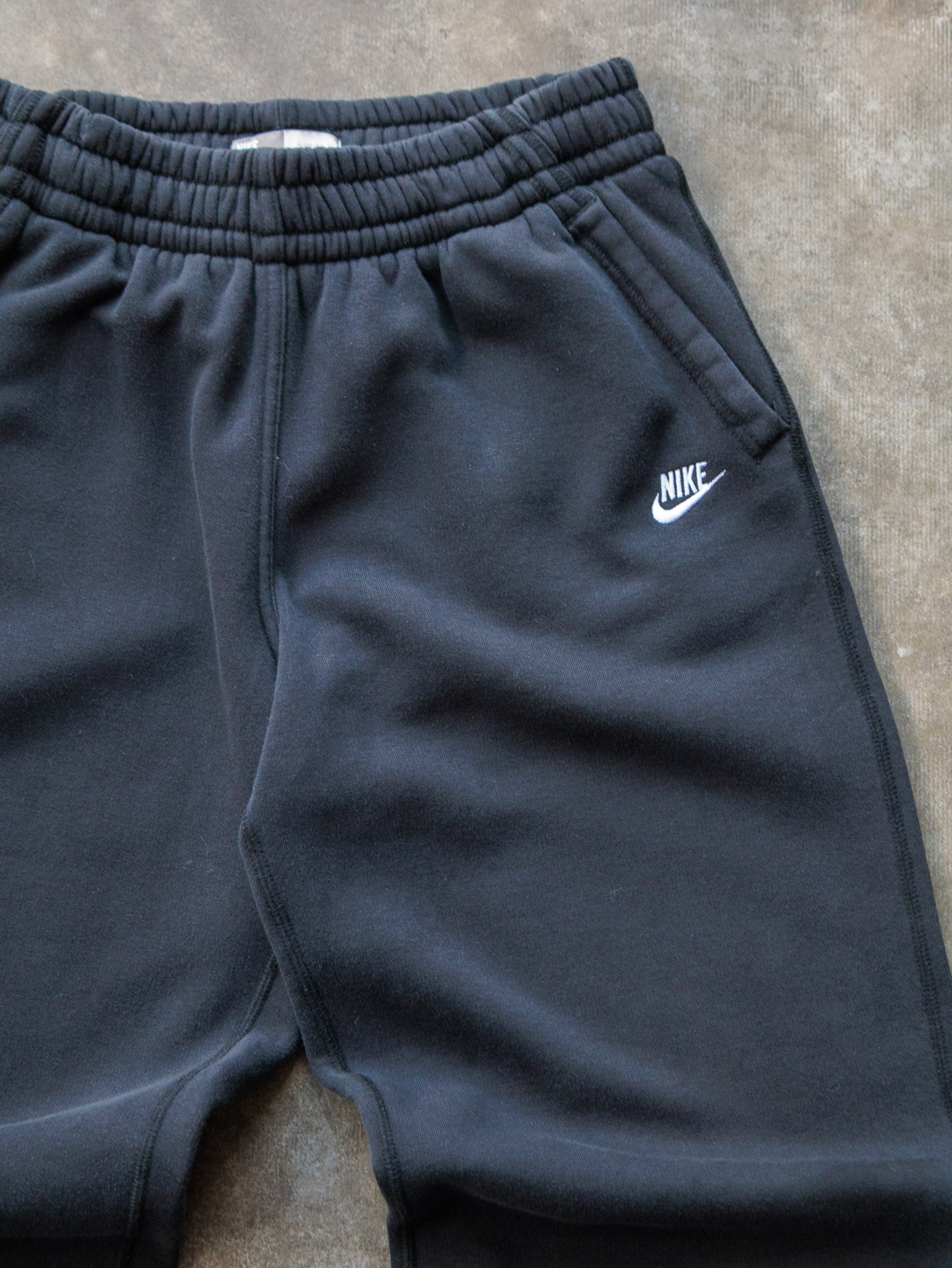 Vintage 00s Black Nike Sweatpants (18-20Y)