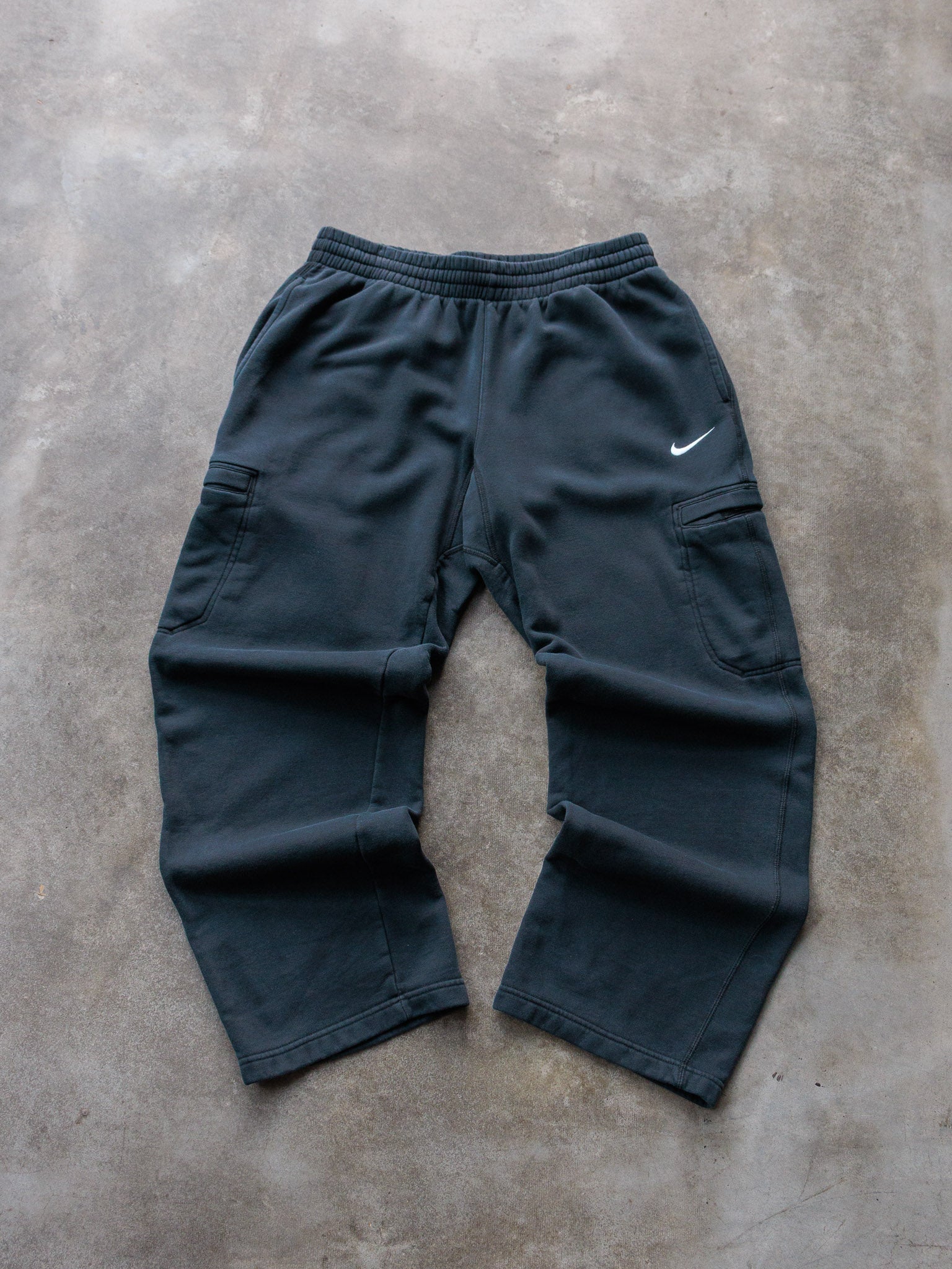 Vintage Black Nike Cargo Sweatpants (L)