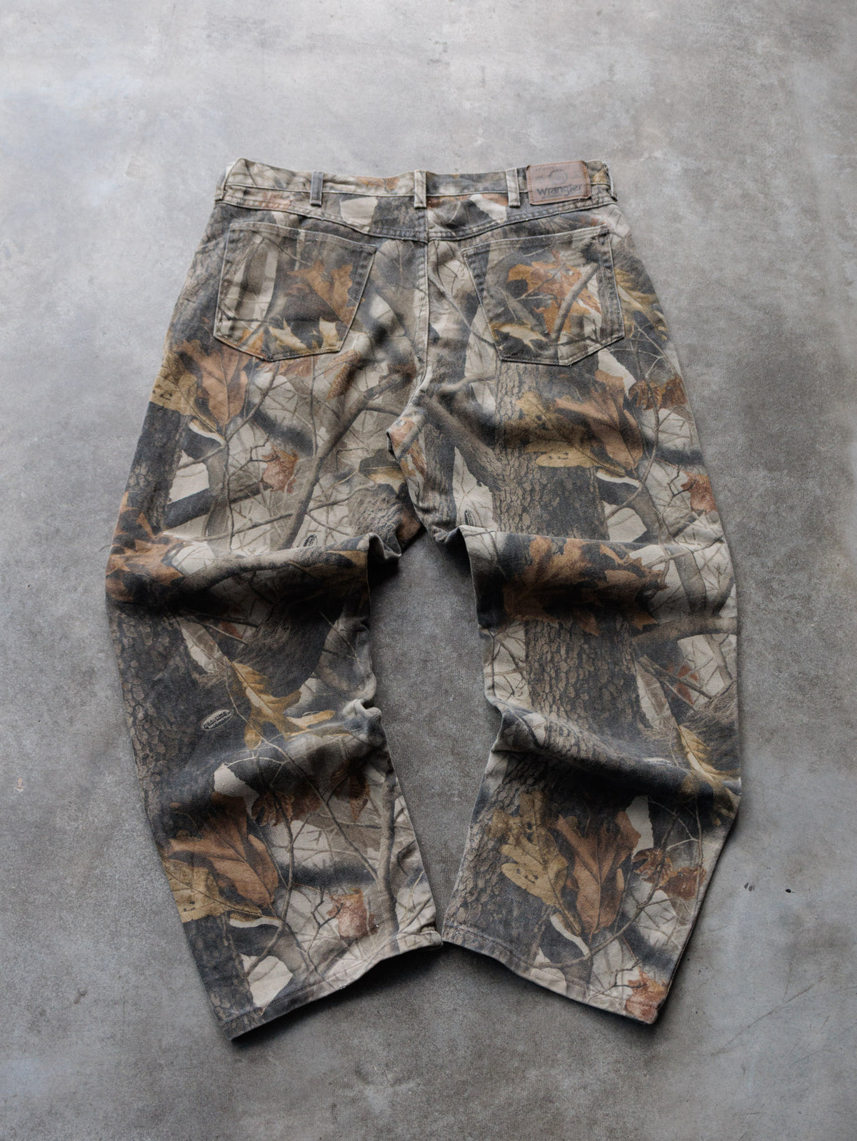 Vintage 90s Brown Realtree Hardwoods Camo Wrangler Pants (-)