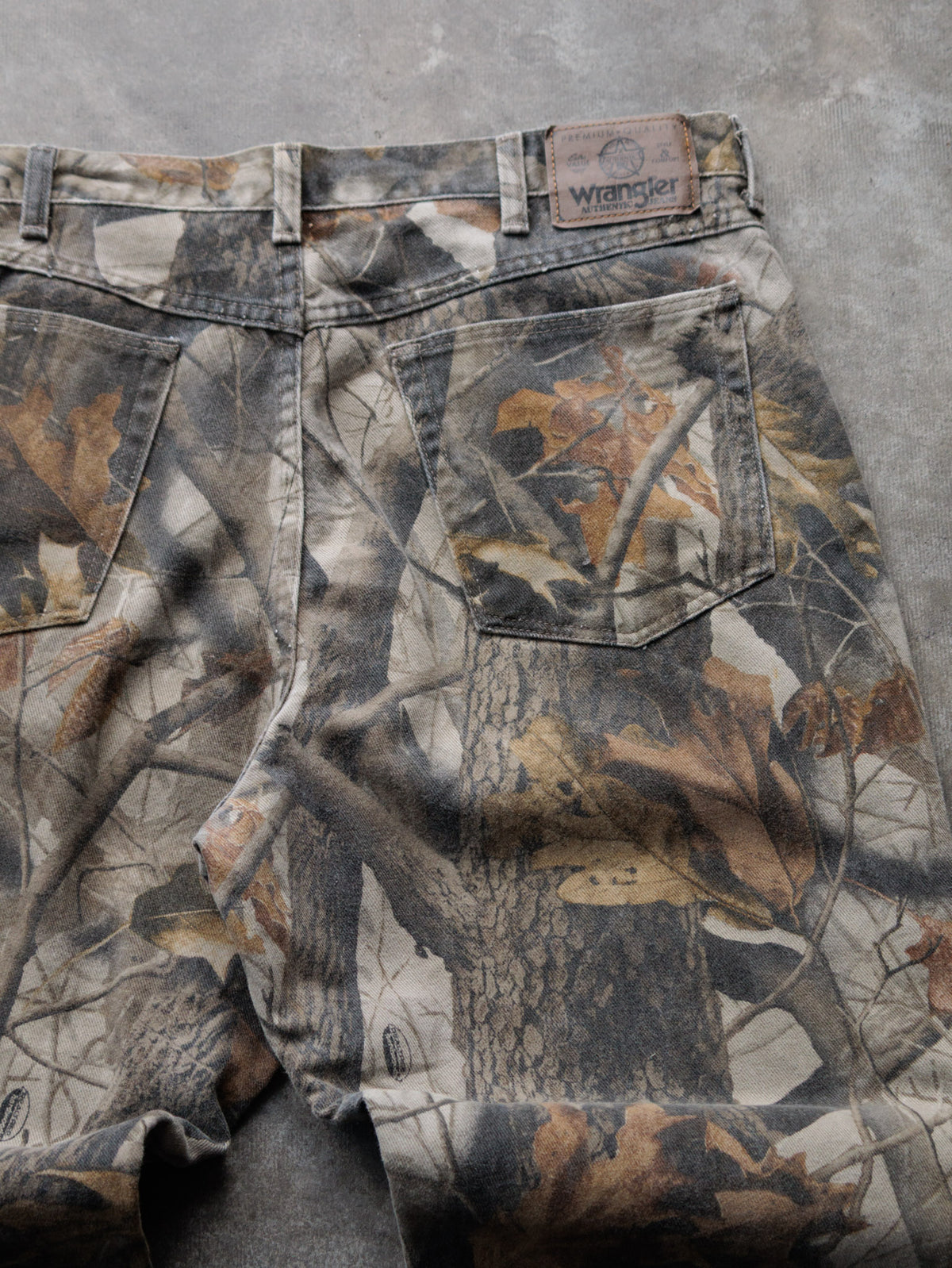 Vintage 90s Brown Realtree Hardwoods Camo Wrangler Pants (-)