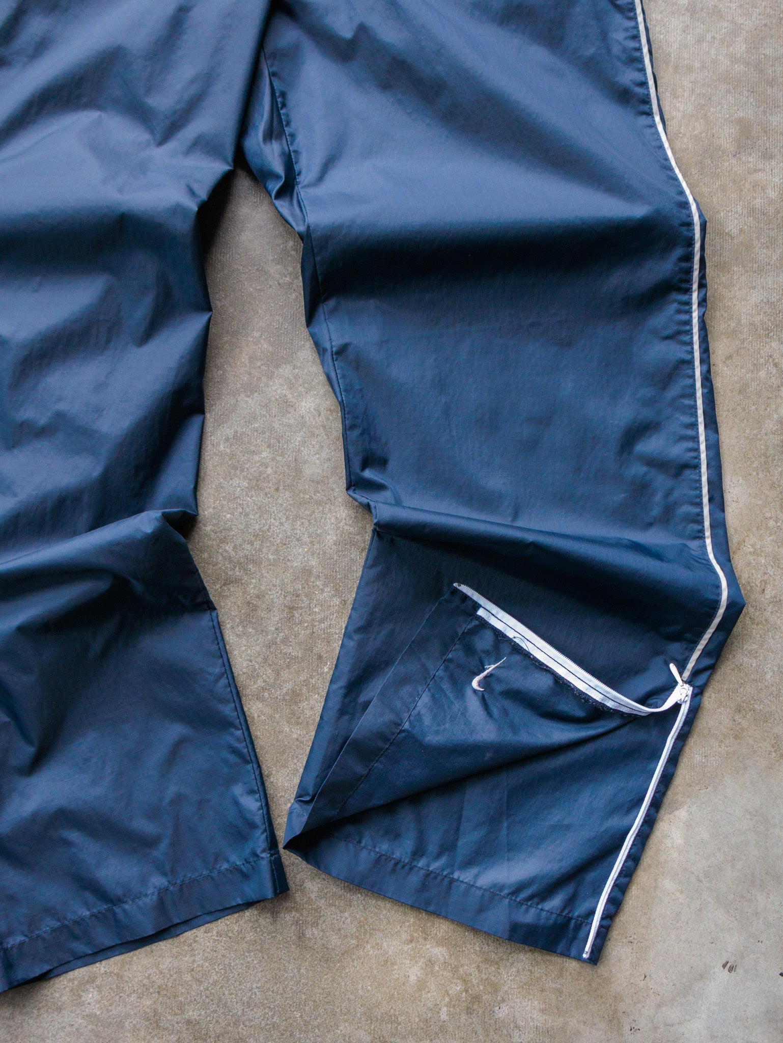 Vintage 00s Navy Nike Track Pants (Women's M)