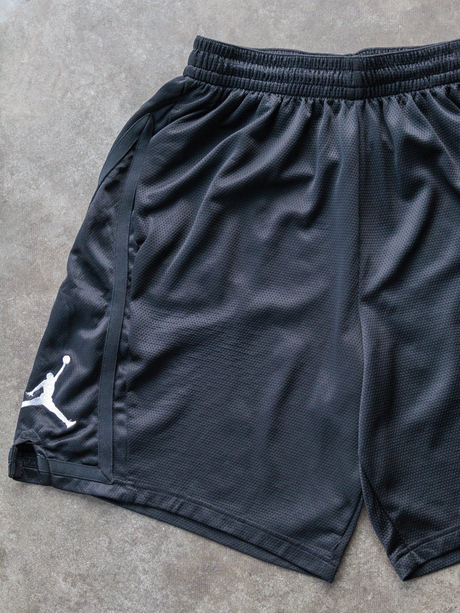 Vintage Black Jordan Mesh Basketball Shorts (2XL)