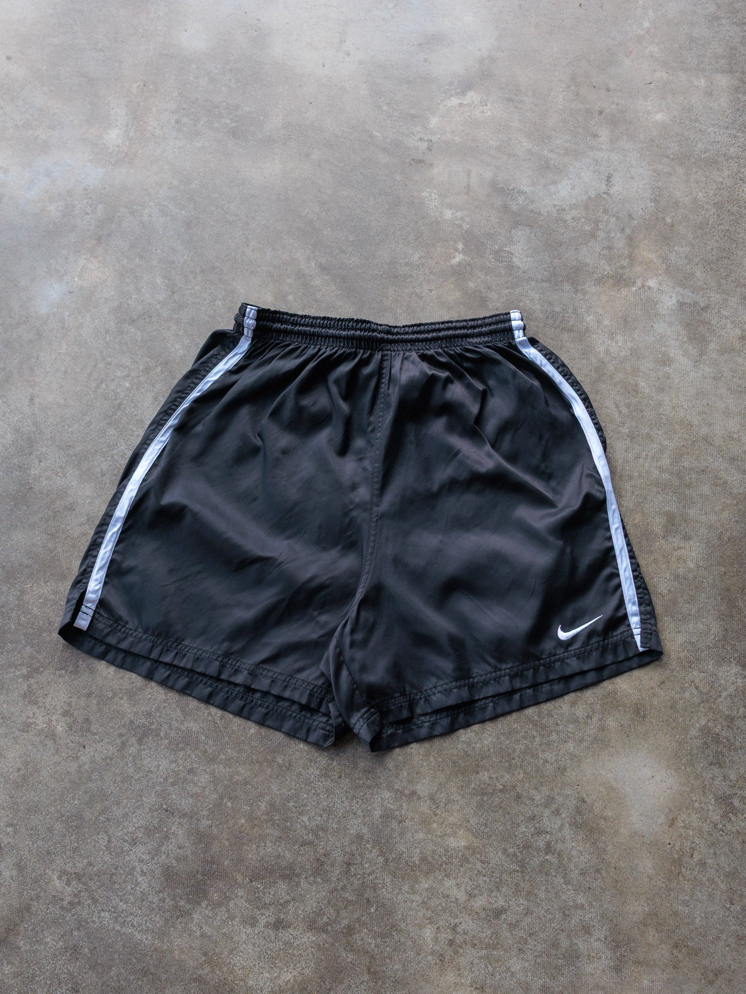 Vintage 00s Black Nike Shorts (M)