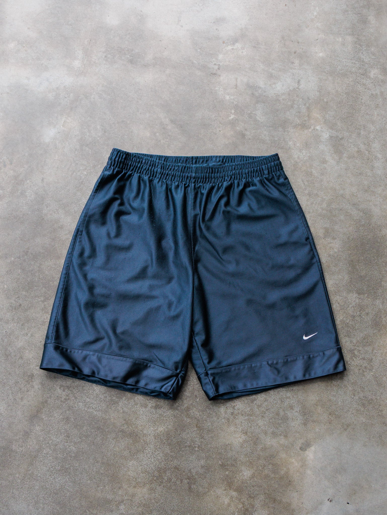 Vintage 00s Navy Nike Basketball Shorts (L)
