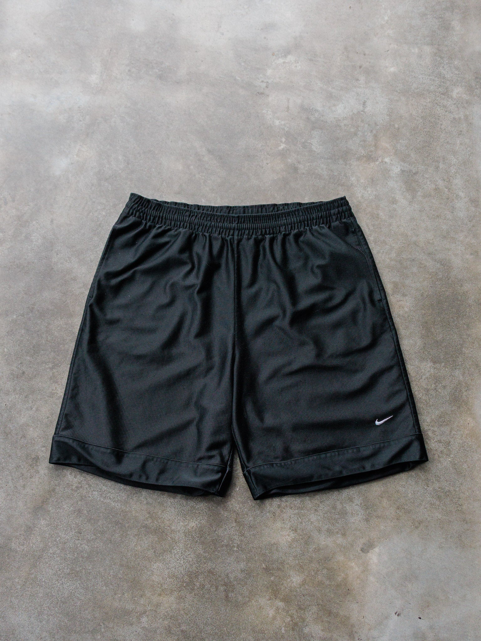 Vintage 00s Black Nike Basketball Shorts (XL)