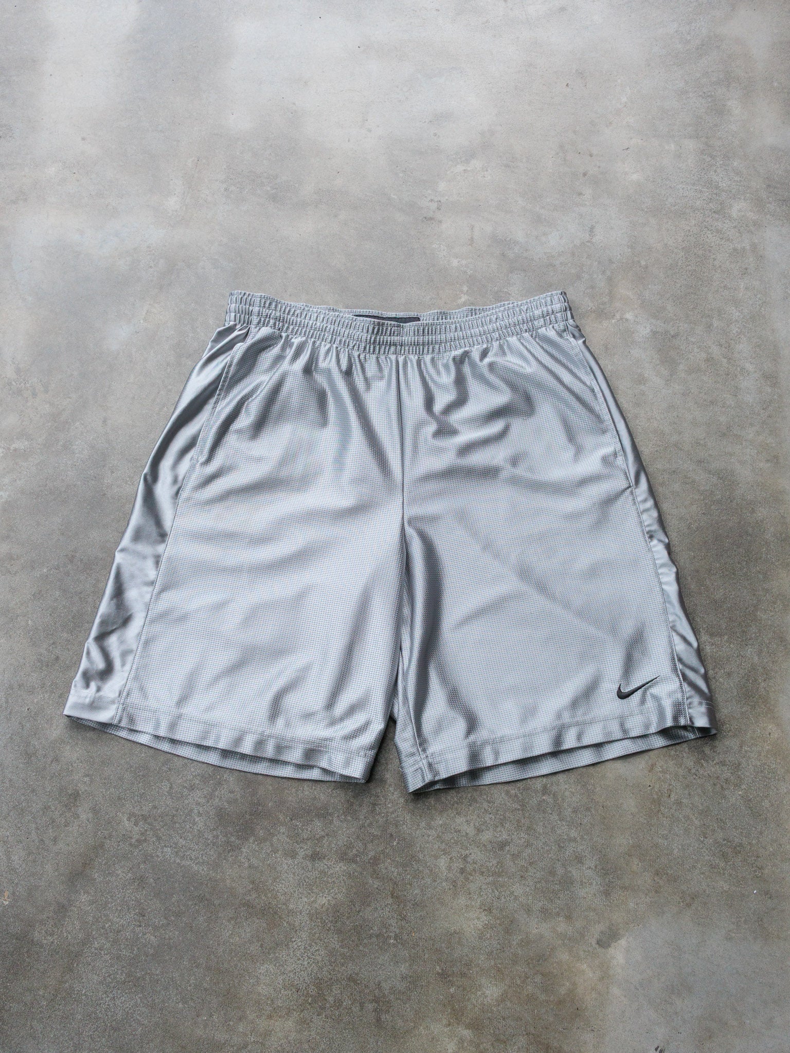 Vintage 00s Silver Nike Basketball Shorts (XL)