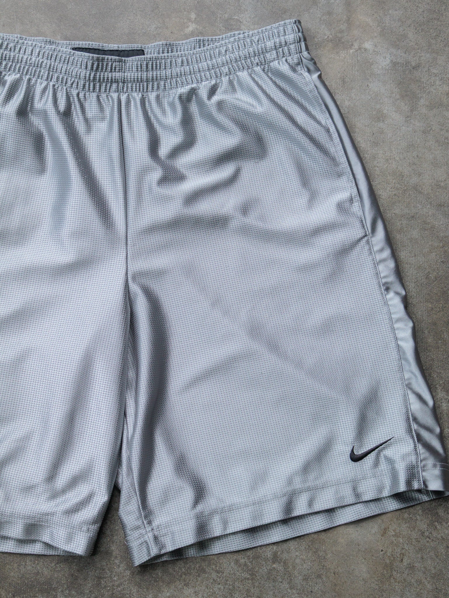 Vintage 00s Silver Nike Basketball Shorts (XL)