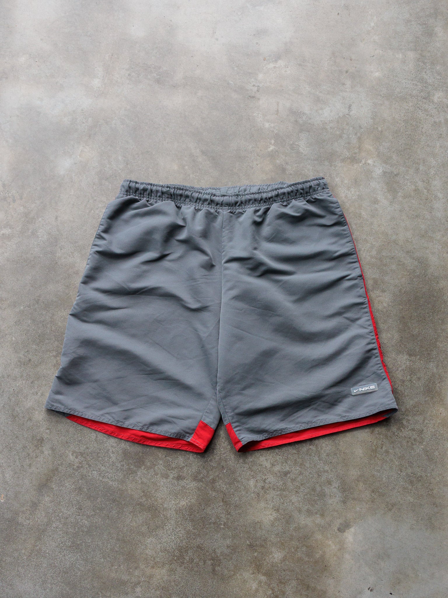Vintage 00s Grey & Red Nike Shorts (XL)