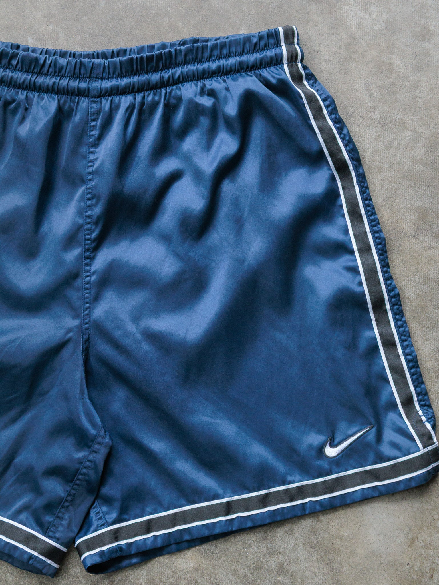 Vintage 90s Navy & Black Nike Shorts (L)
