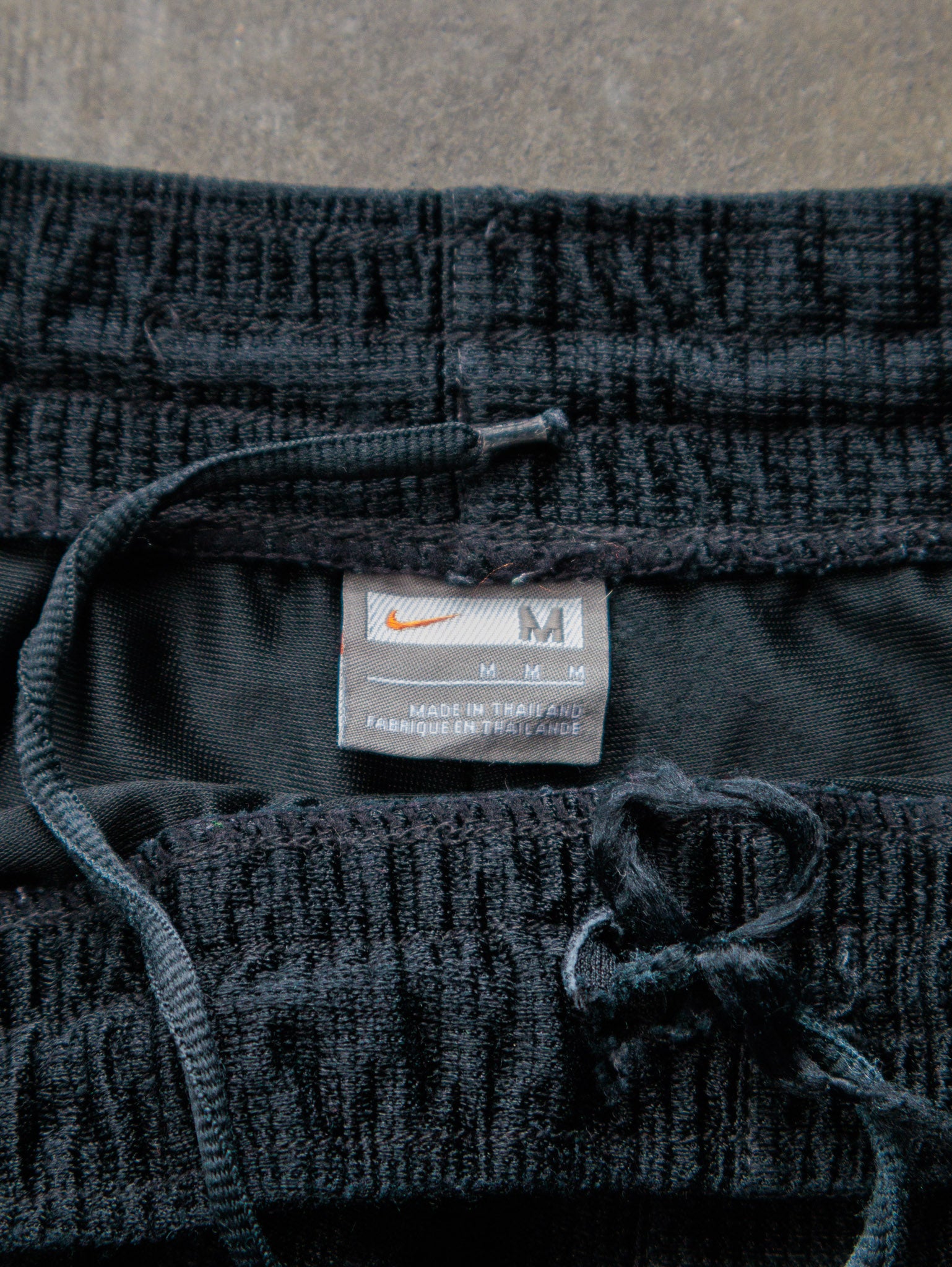 Vintage 00s Black Nike Mesh Basketball Shorts (M)