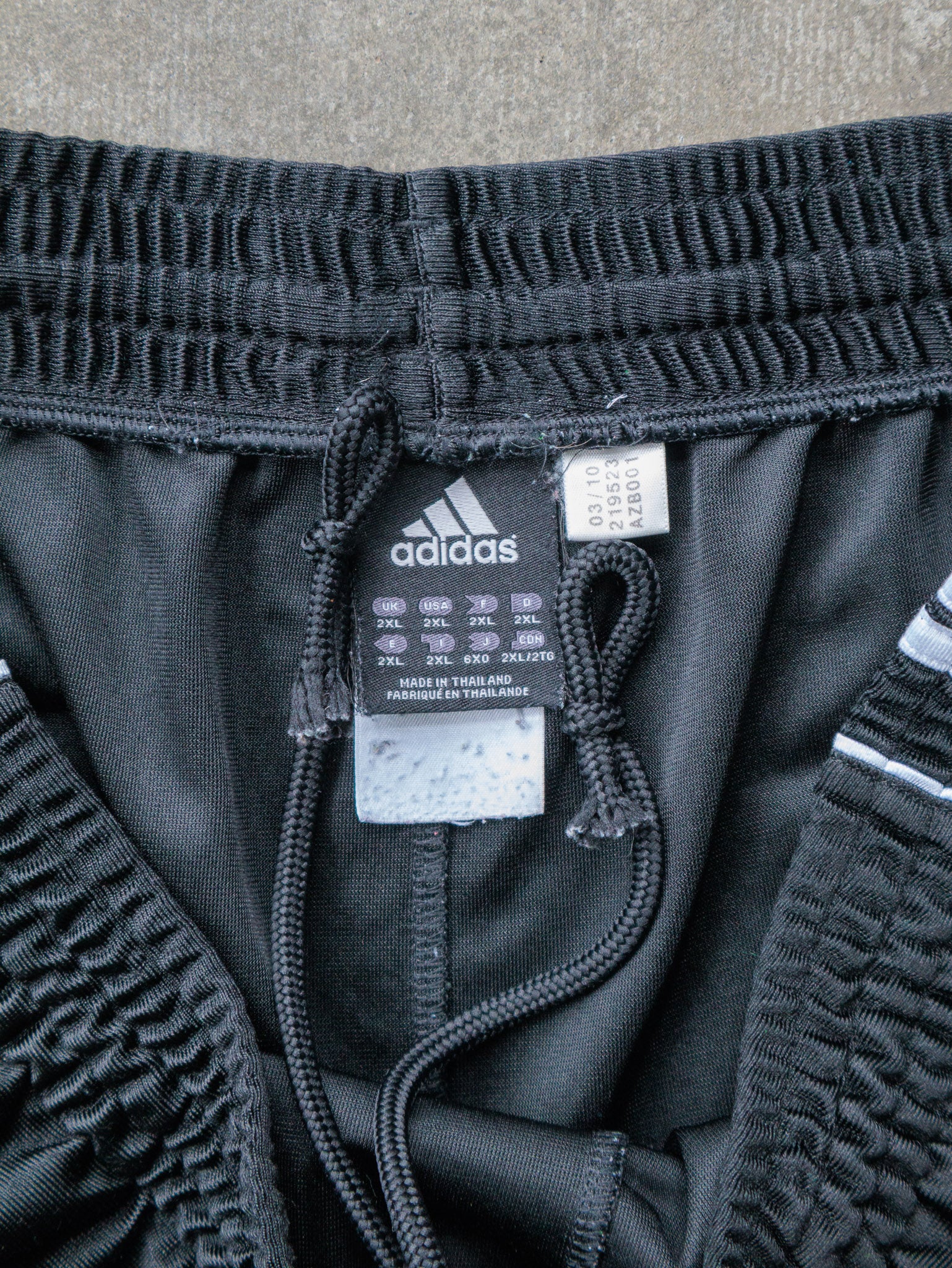 Vintage Black Adidas 3-Stripe Basketball Shorts (2XL)