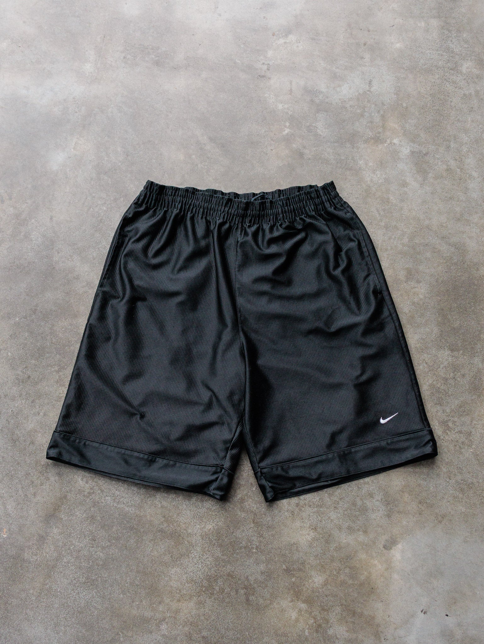 Vintage 00s Black Nike Basketball Shorts (L)