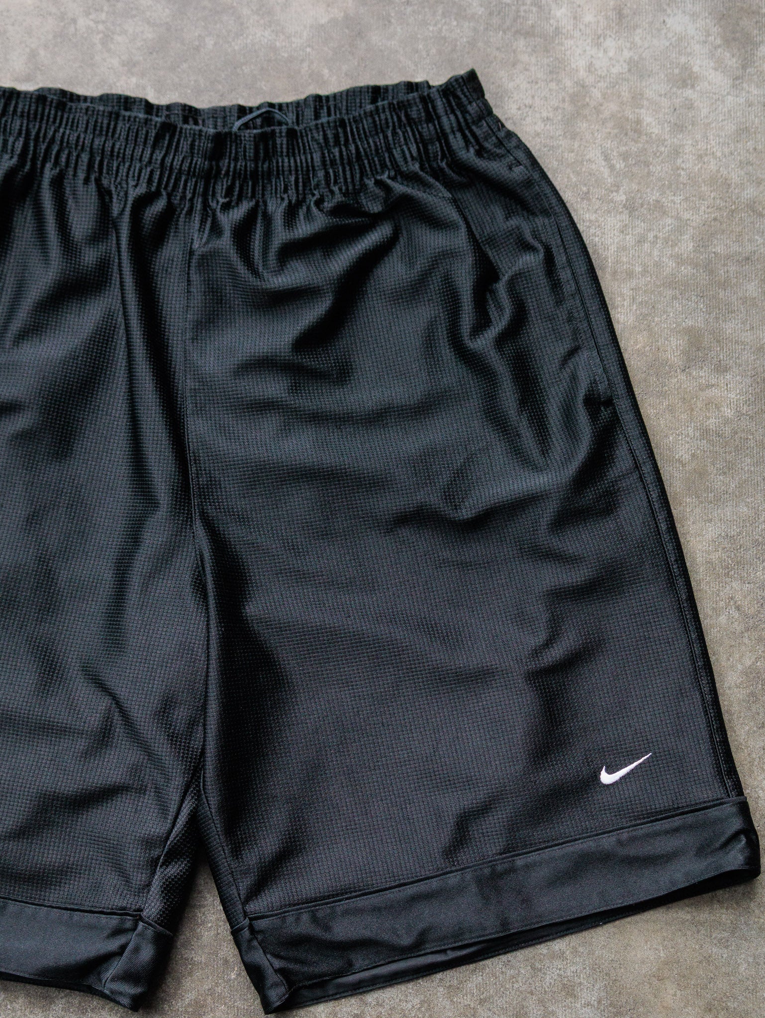 Vintage 00s Black Nike Basketball Shorts (L)