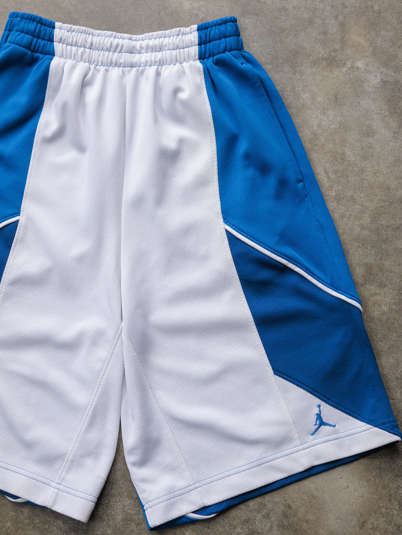 Vintage White & Blue Jordan Basketball Shorts (M)