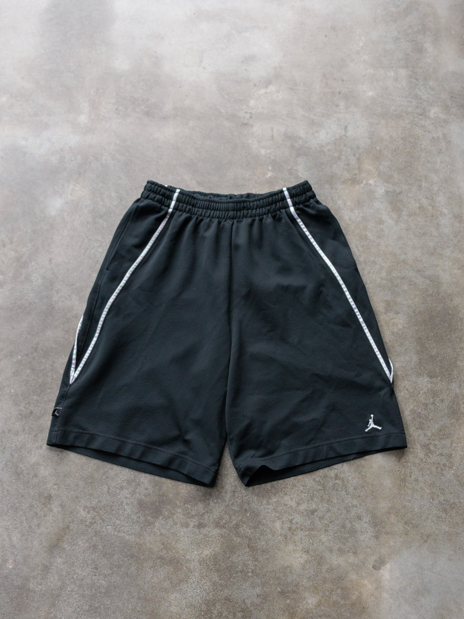 Vintage 00s Black Jordan Basketball Shorts (M)