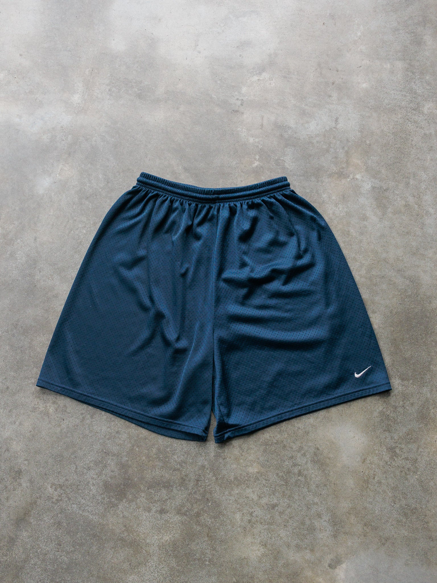 Vintage 00s Navy Nike Mesh Shorts (L)