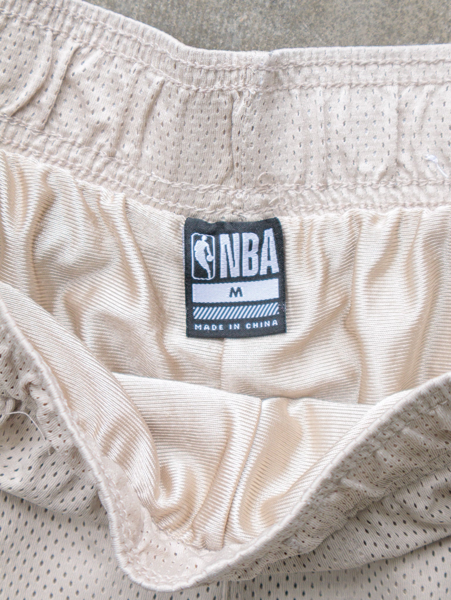 Vintage Cream NBA Basketball Mesh Shorts (M)
