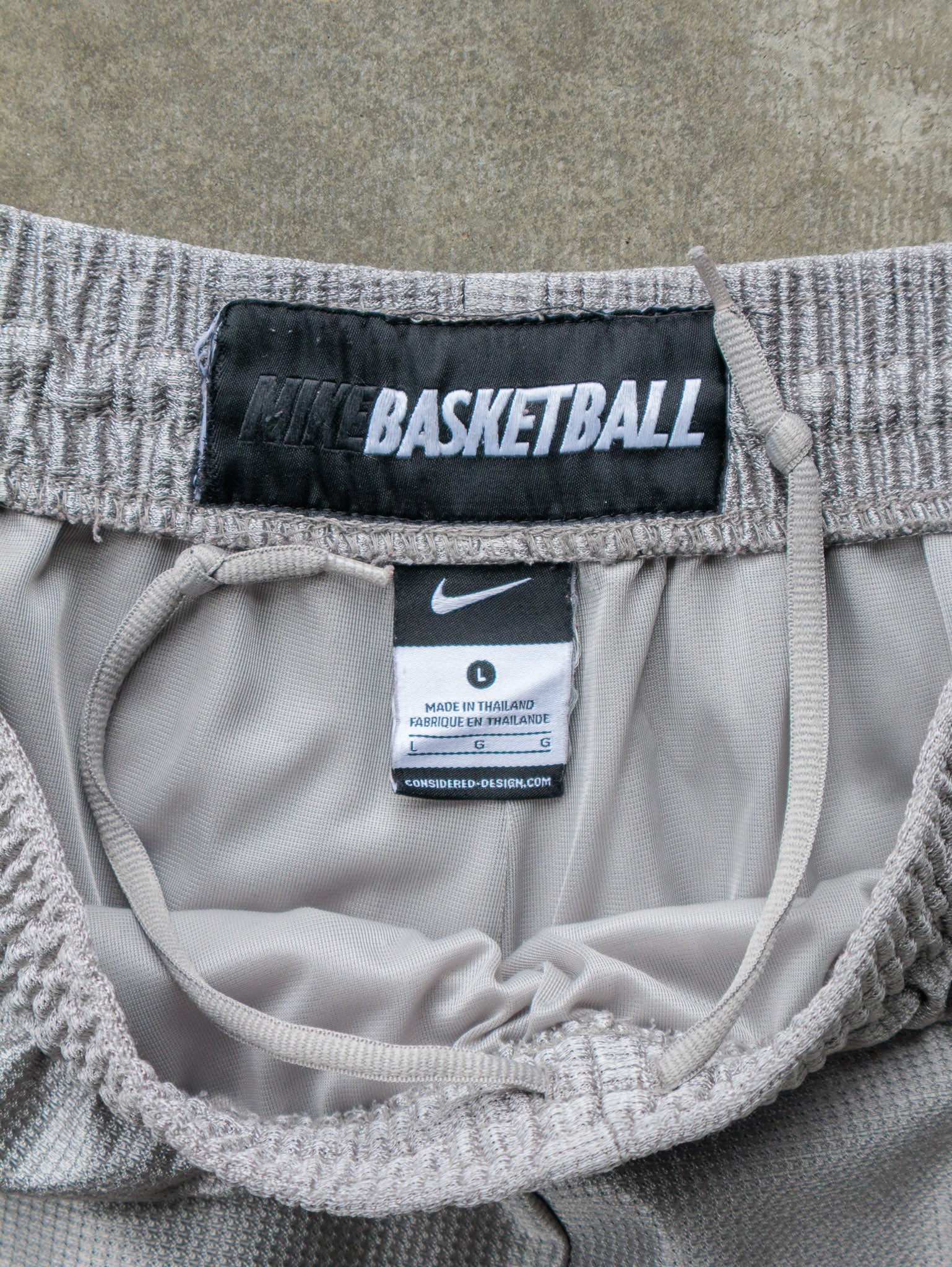 Vintage 00s Grey & Navy Nike Basketball Shorts (L)
