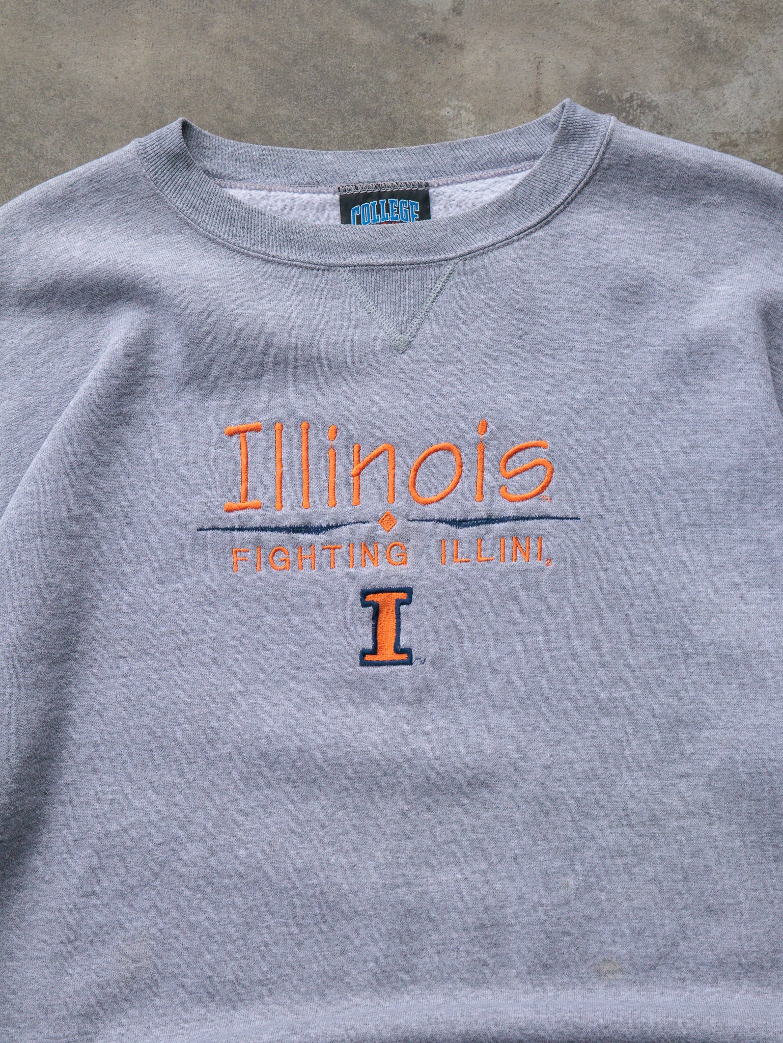 Vintage 90s Grey Illinois Fighting Illini Sweatshirt (XL)