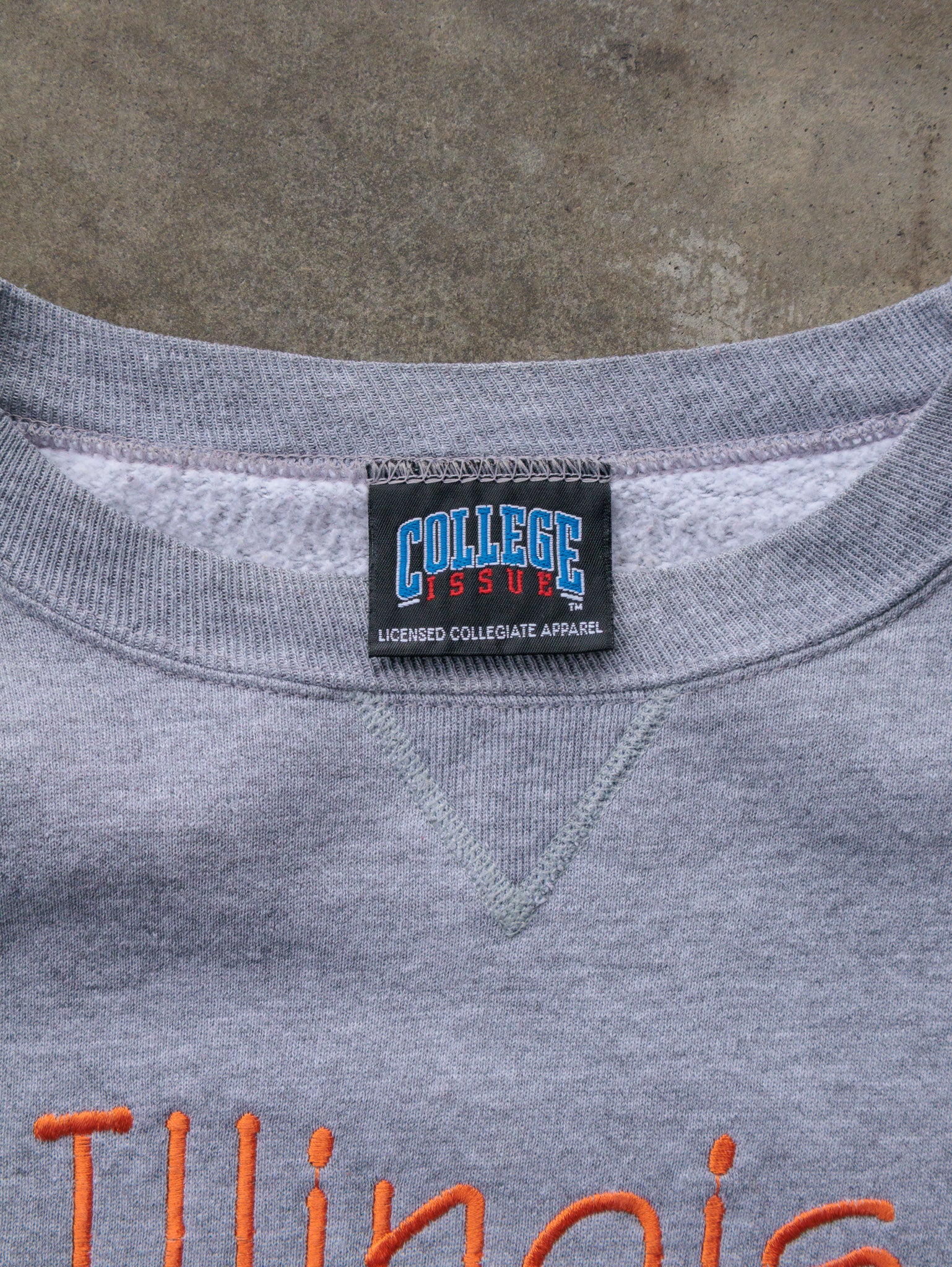 Vintage 90s Grey Illinois Fighting Illini Sweatshirt (XL)