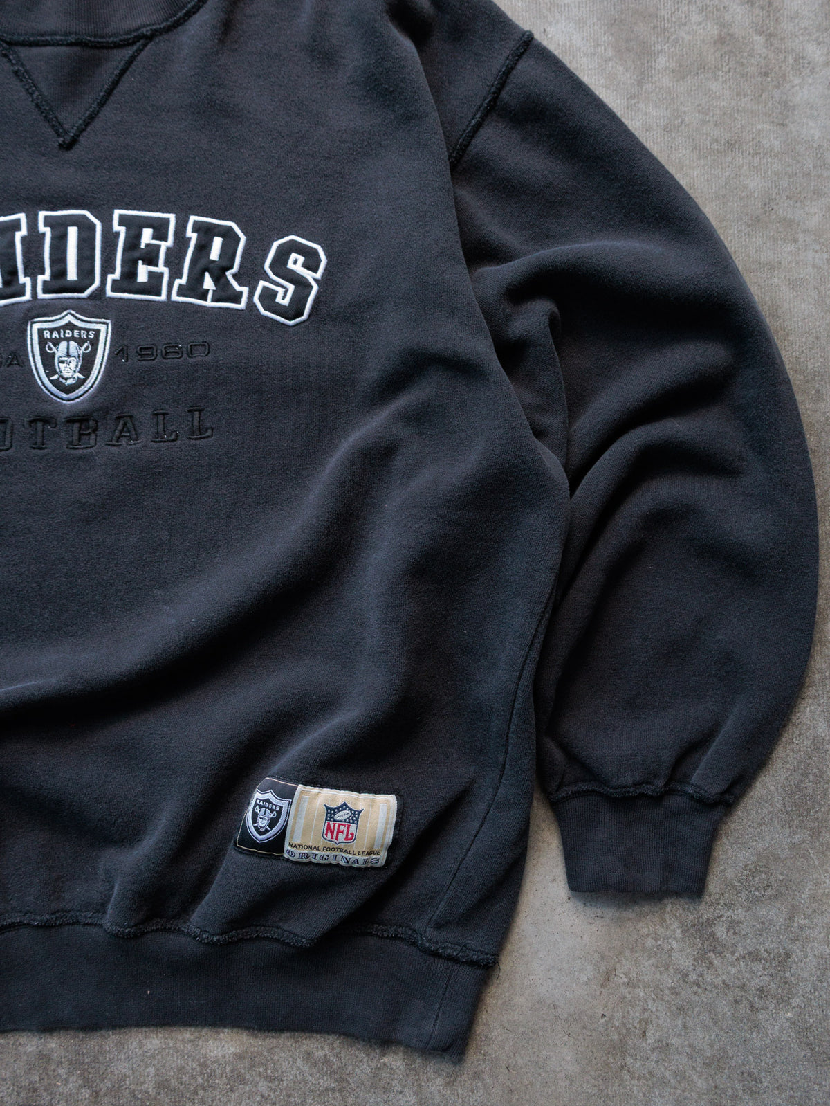 Vintage 00s Black Raiders Sweatshirt (M)