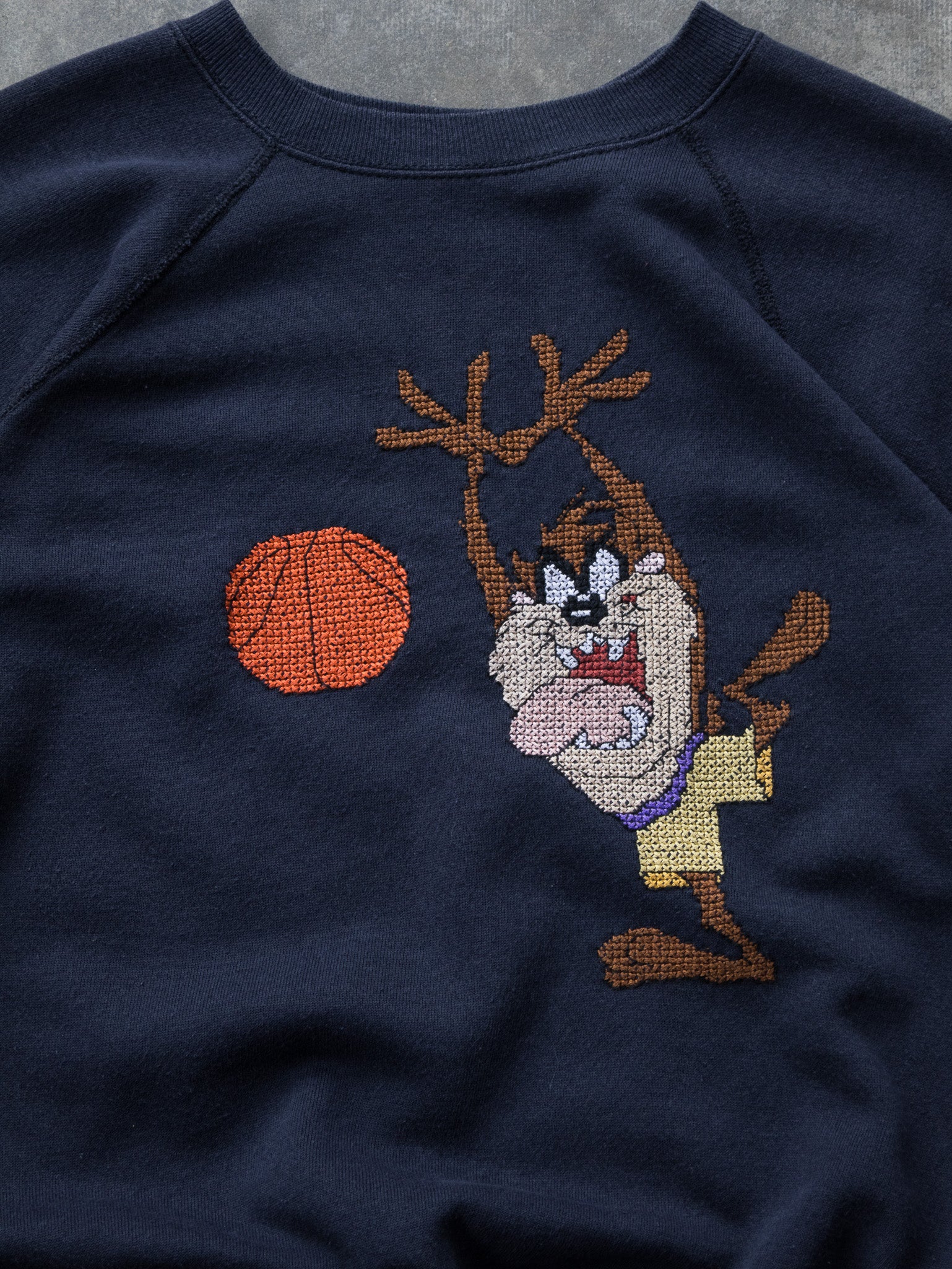 Vintage 90s Navy Taz Looney Tunes Sweatshirt (L)