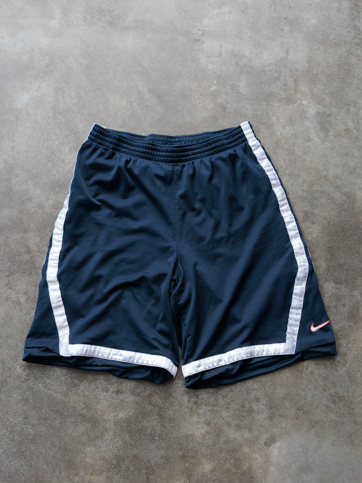 Vintage 00s Navy Nike Mesh Shorts (XL)