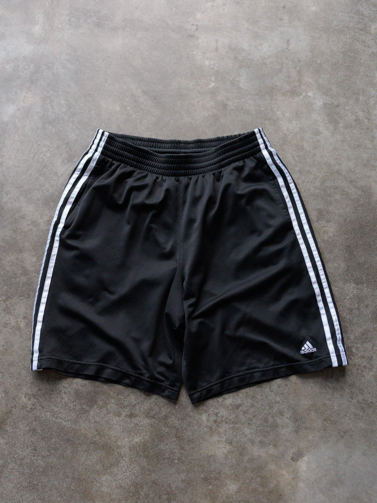 Vintage 00s Black Adidas Mesh Shorts (L)