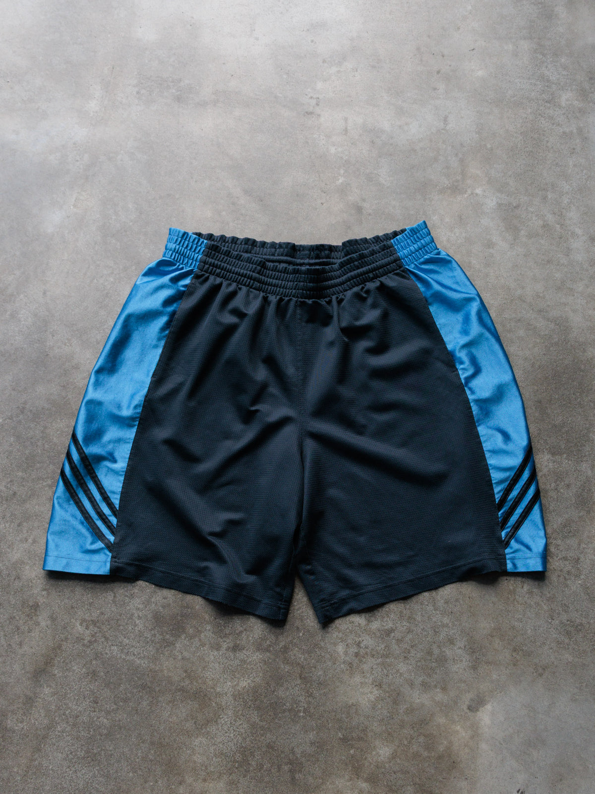Vintage 00s Black Adidas Shorts (XL)