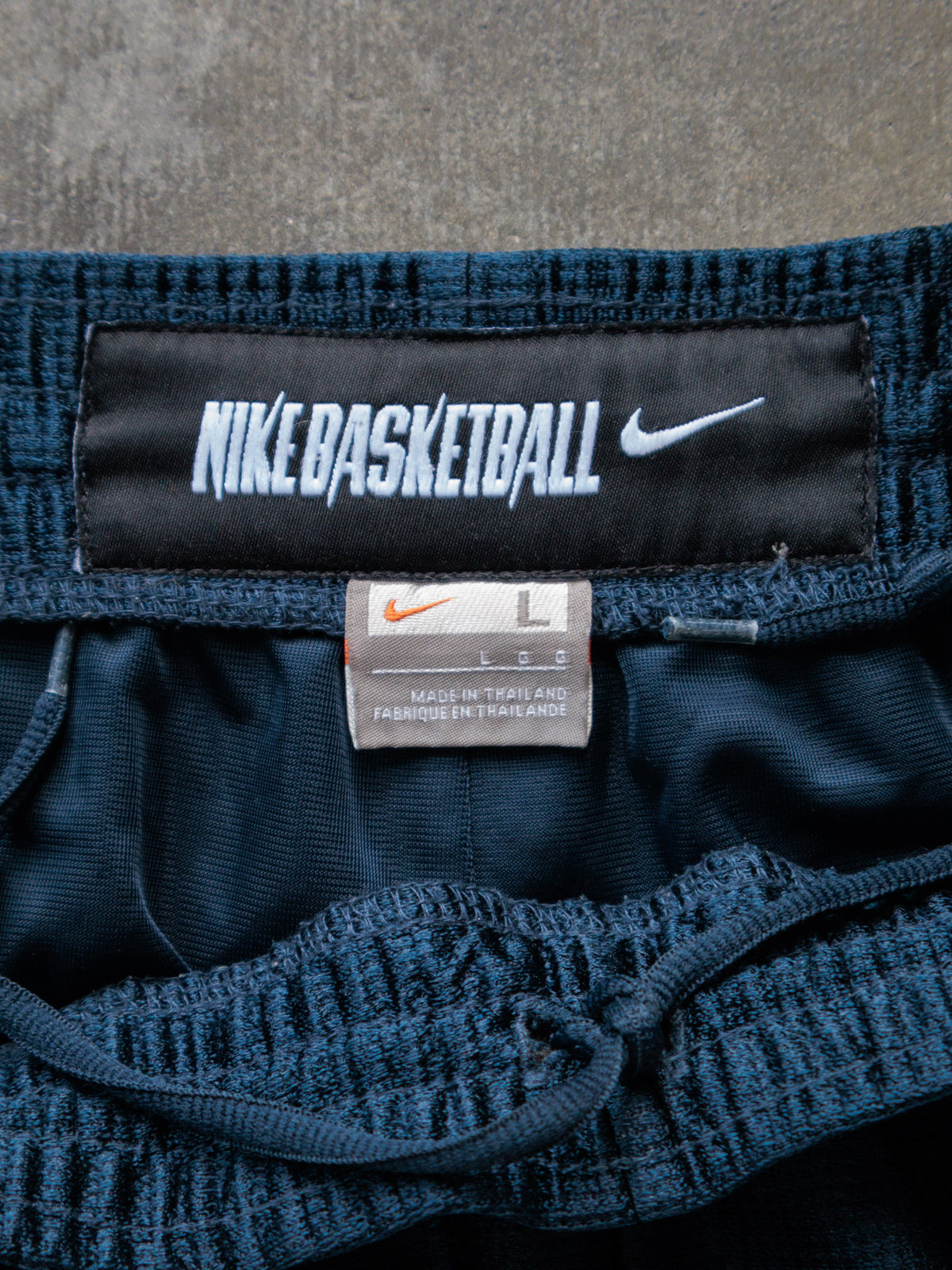 Vintage 00s Navy Nike Basketball Shorts (L)