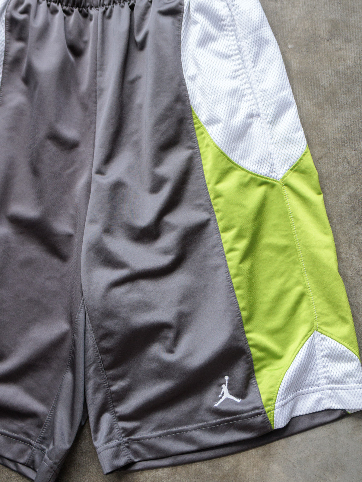 Vintage 00s Grey Jordan Basketball Shorts (M)