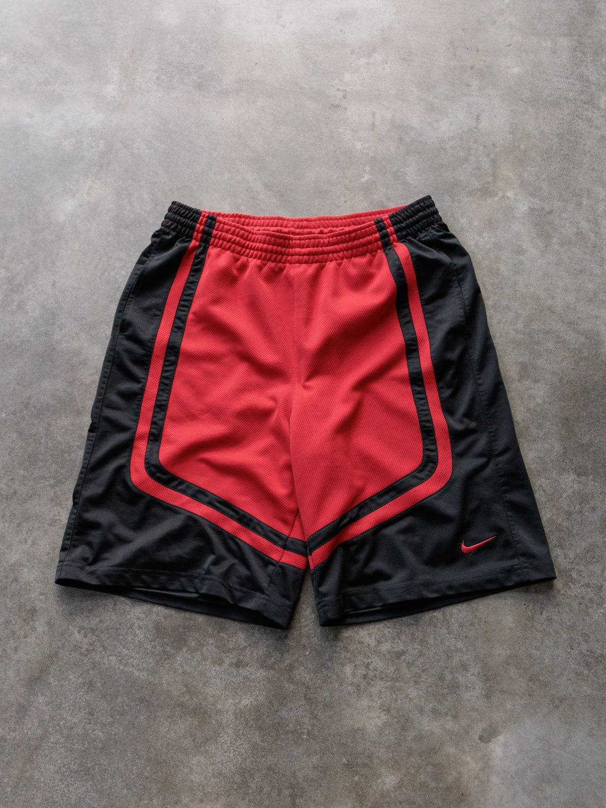 Vintage 00s Black Nike Colourblock Mesh Shorts (L)