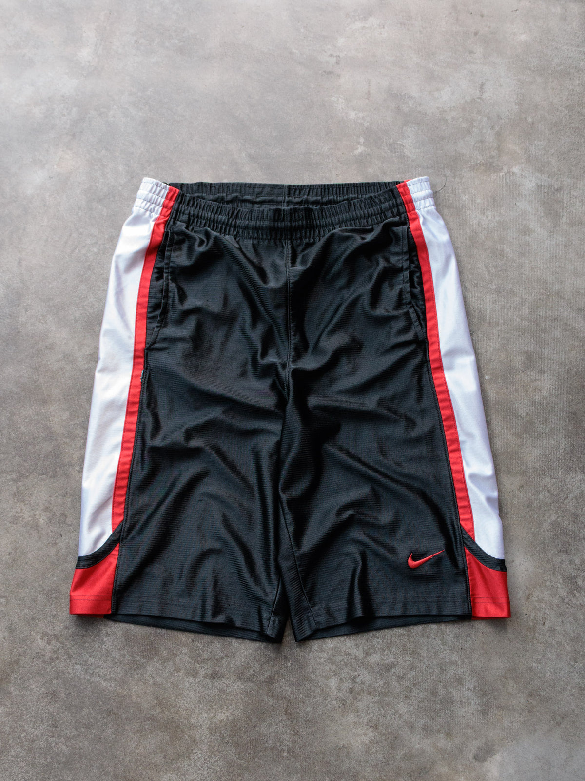 Vintage 00s Black Nike Shorts (M)