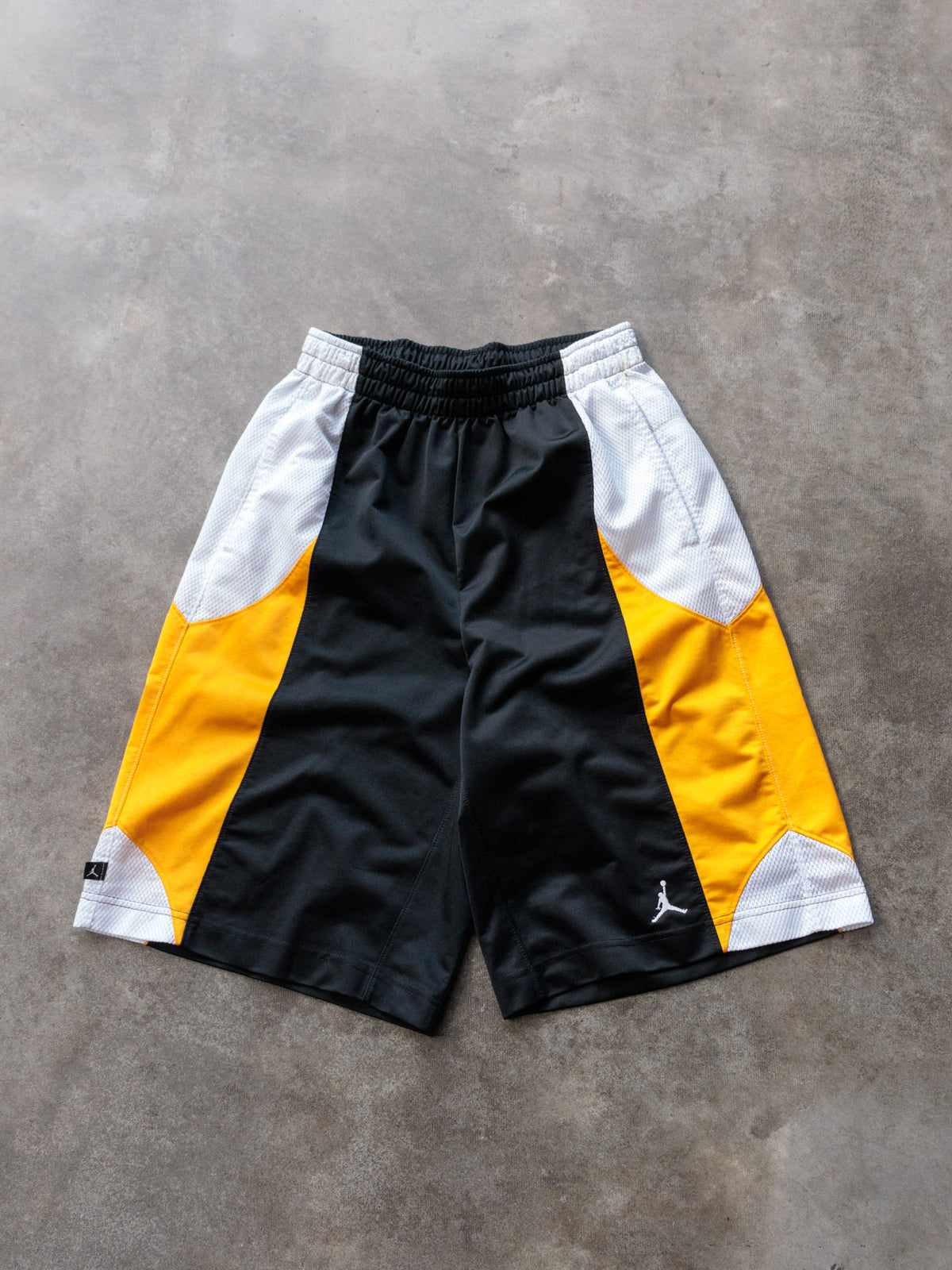 Vintage 00s Black Jordan Basketball Shorts (M)